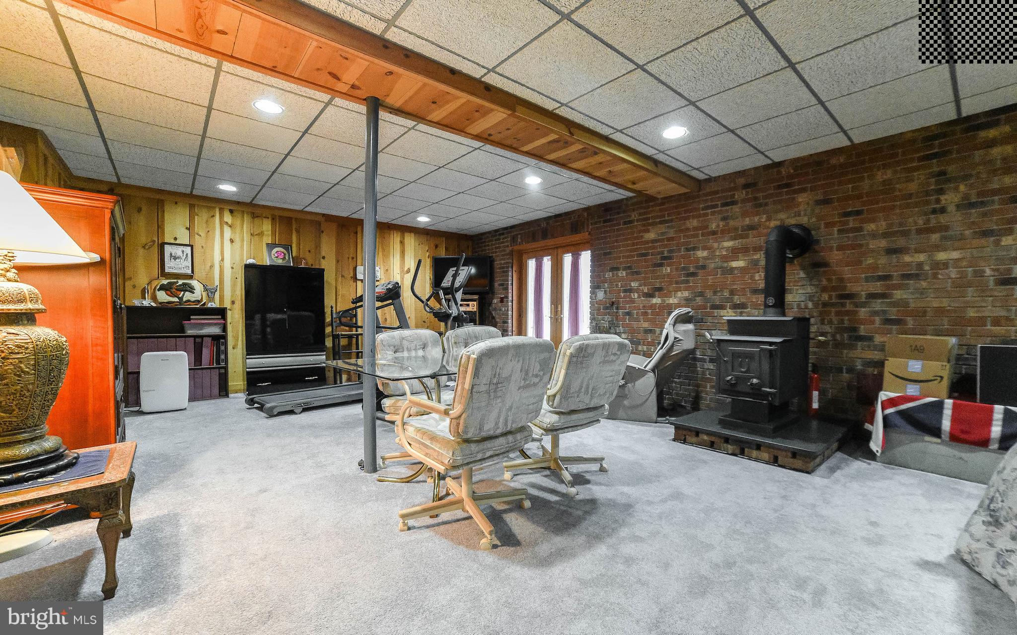 COUNTRY LAKES - Residential