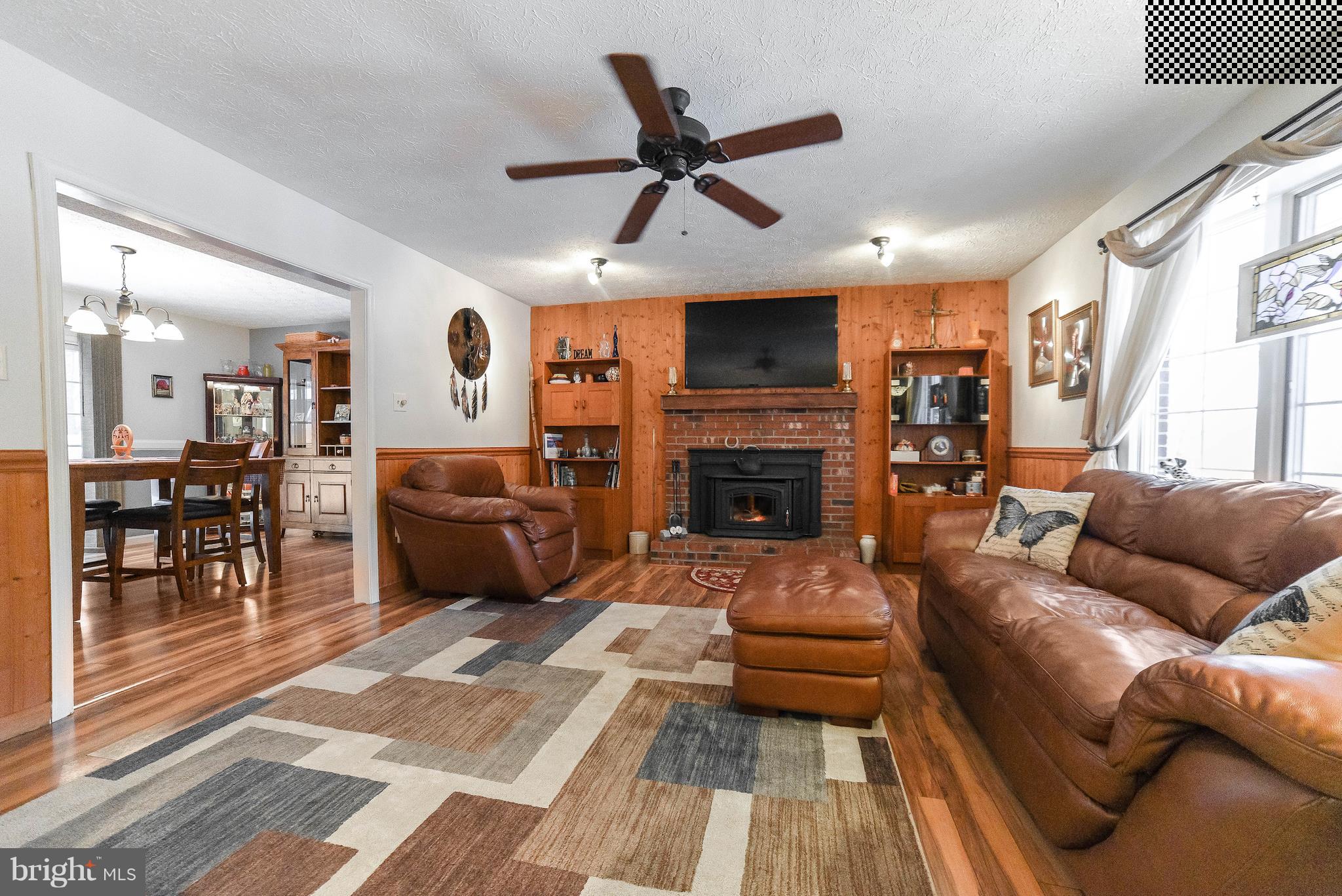 COUNTRY LAKES - Residential