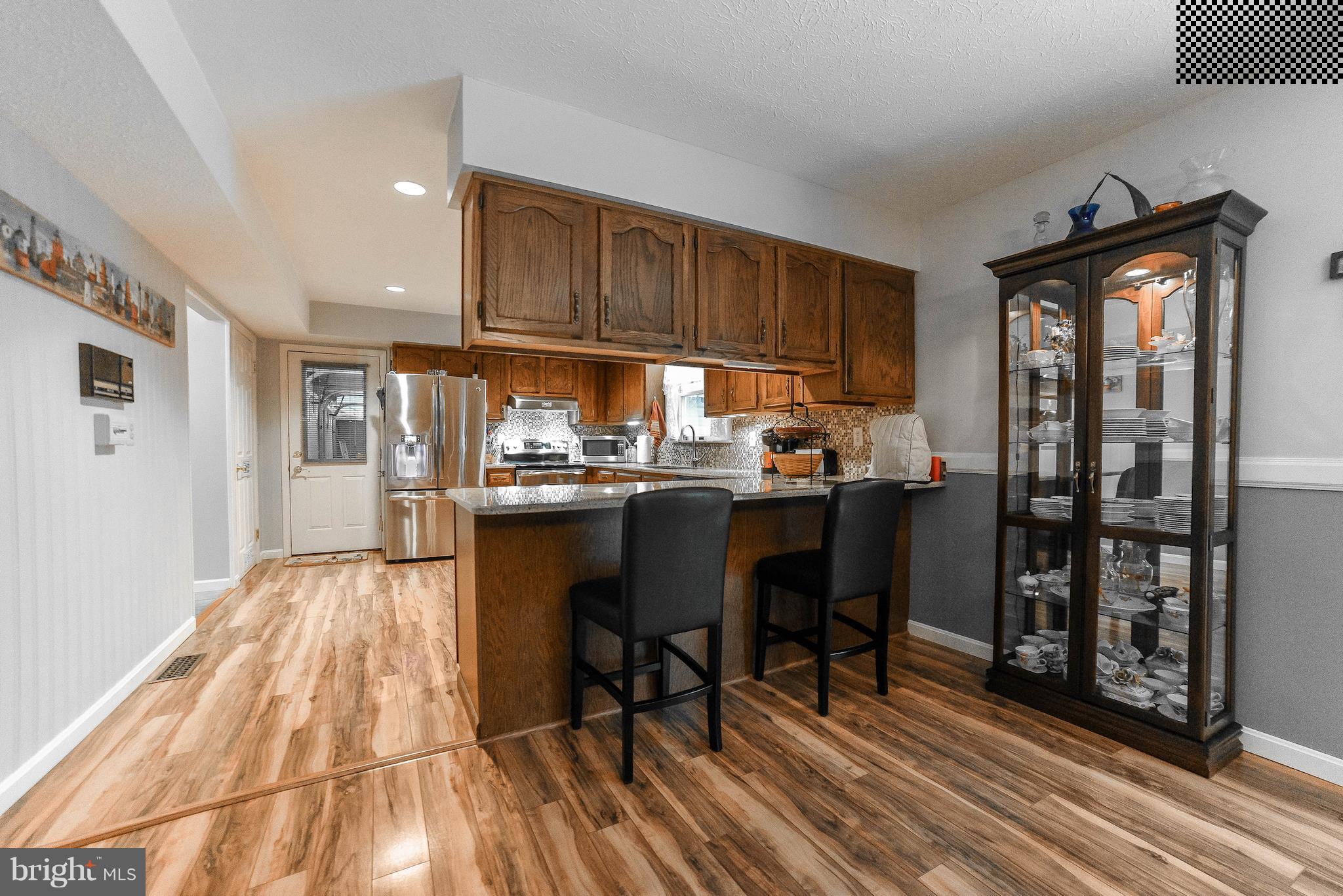 COUNTRY LAKES - Residential