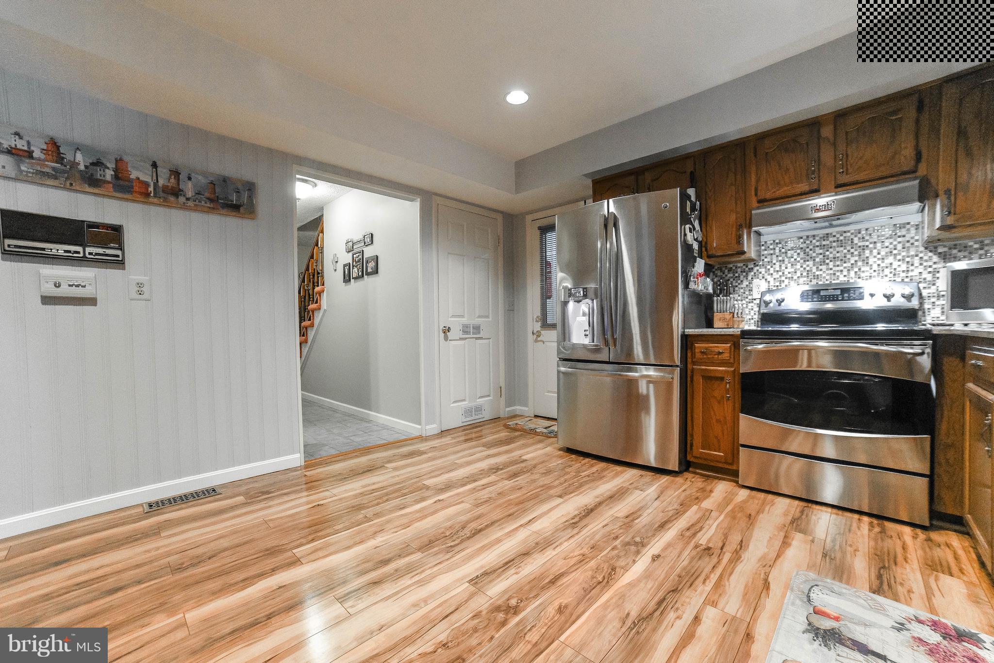 COUNTRY LAKES - Residential