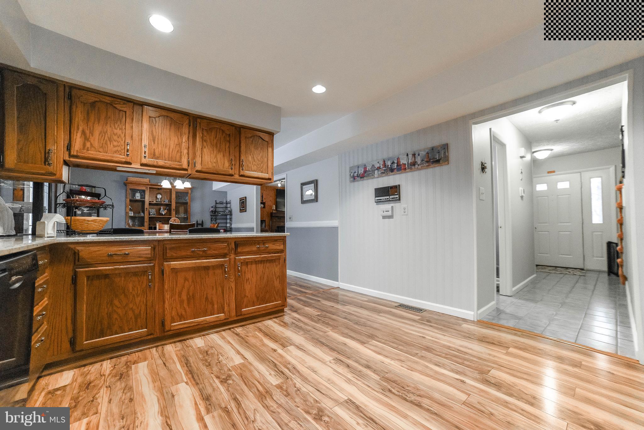 COUNTRY LAKES - Residential