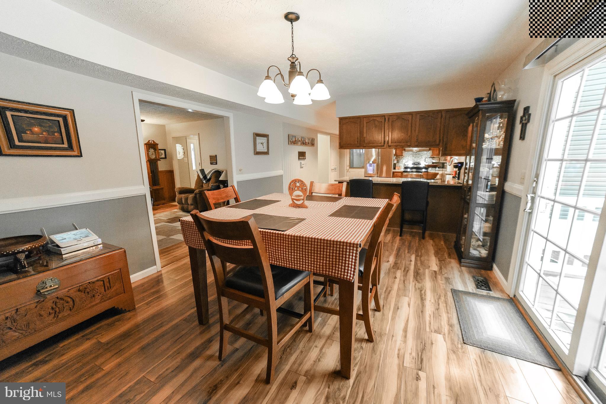 COUNTRY LAKES - Residential