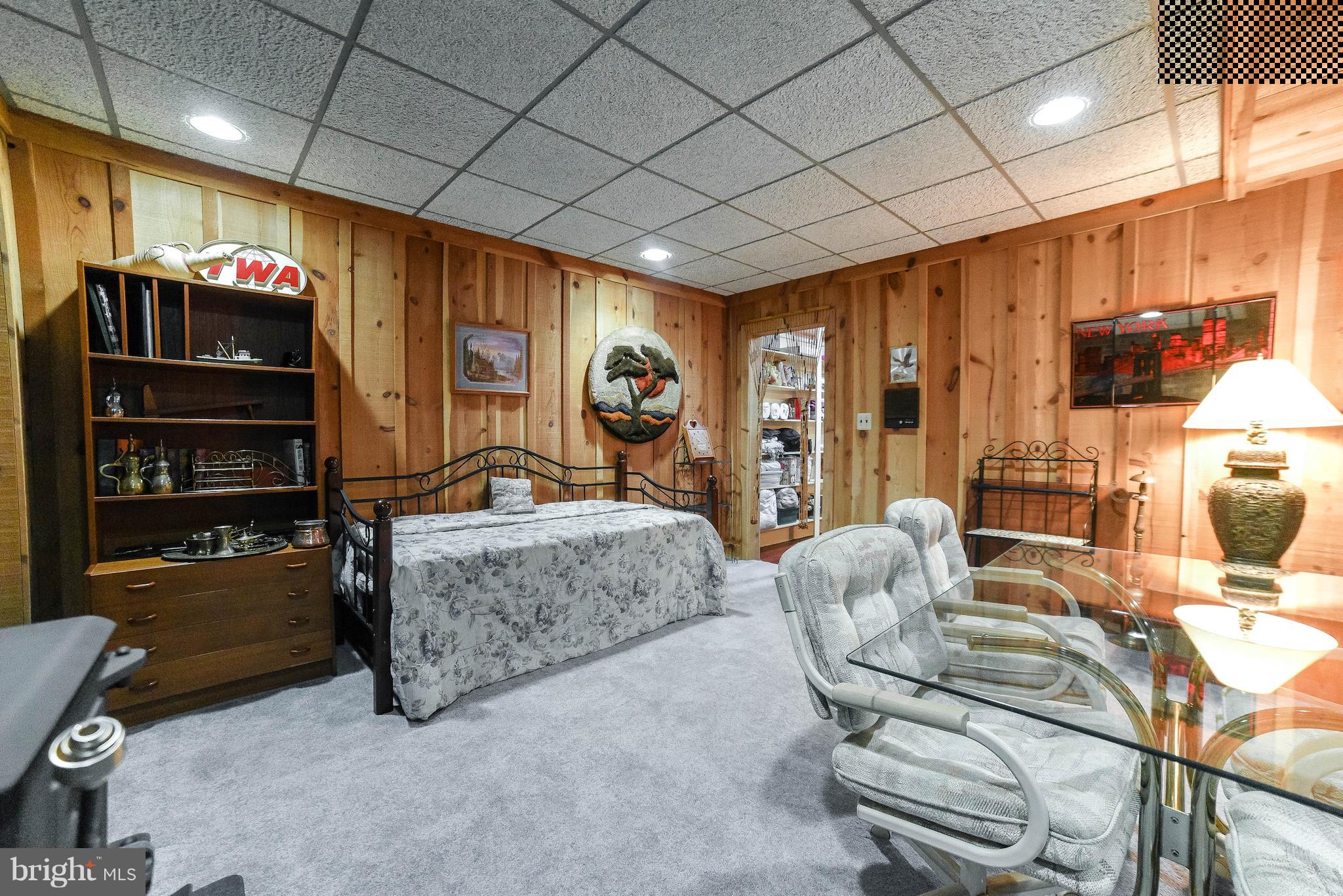 COUNTRY LAKES - Residential