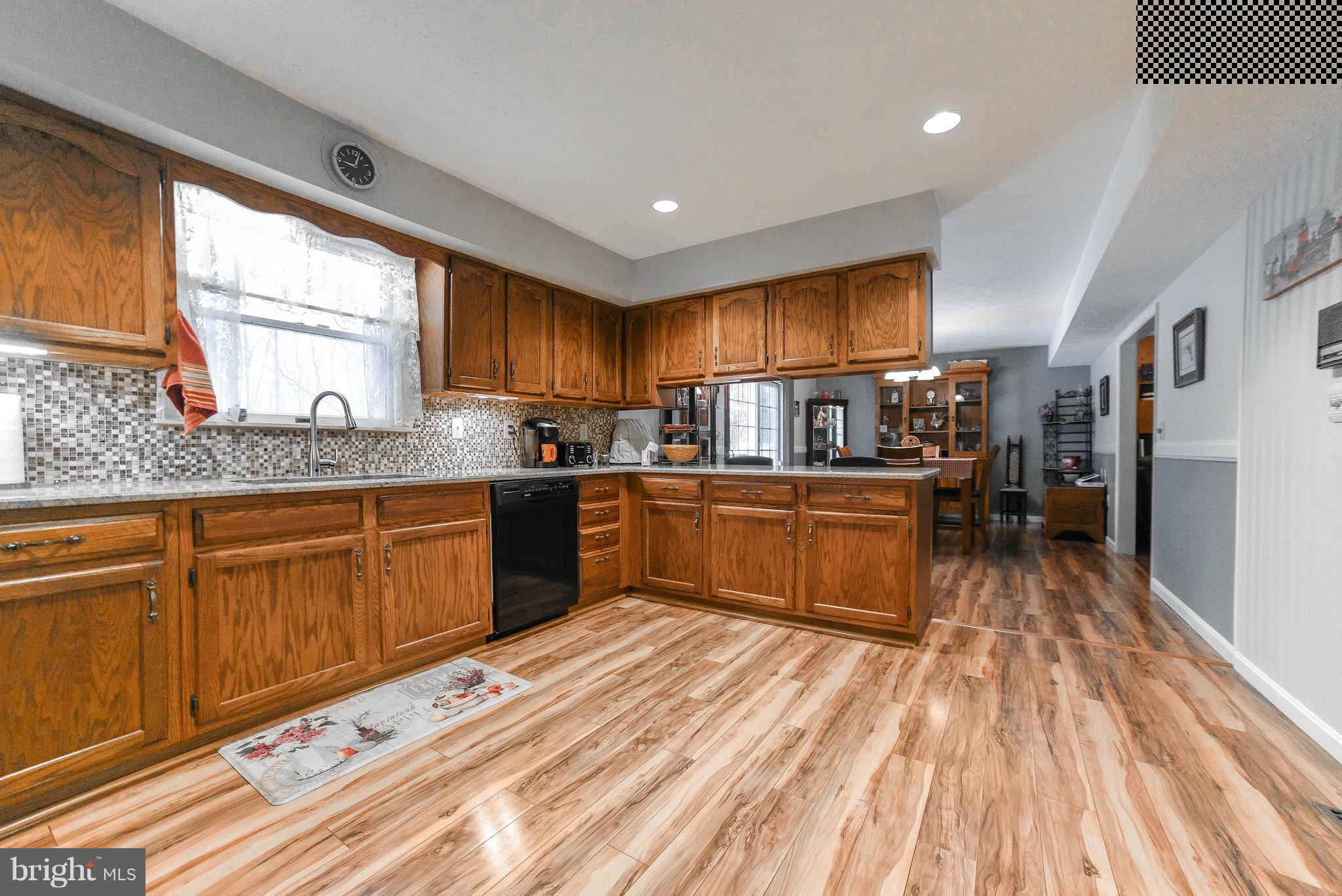 COUNTRY LAKES - Residential