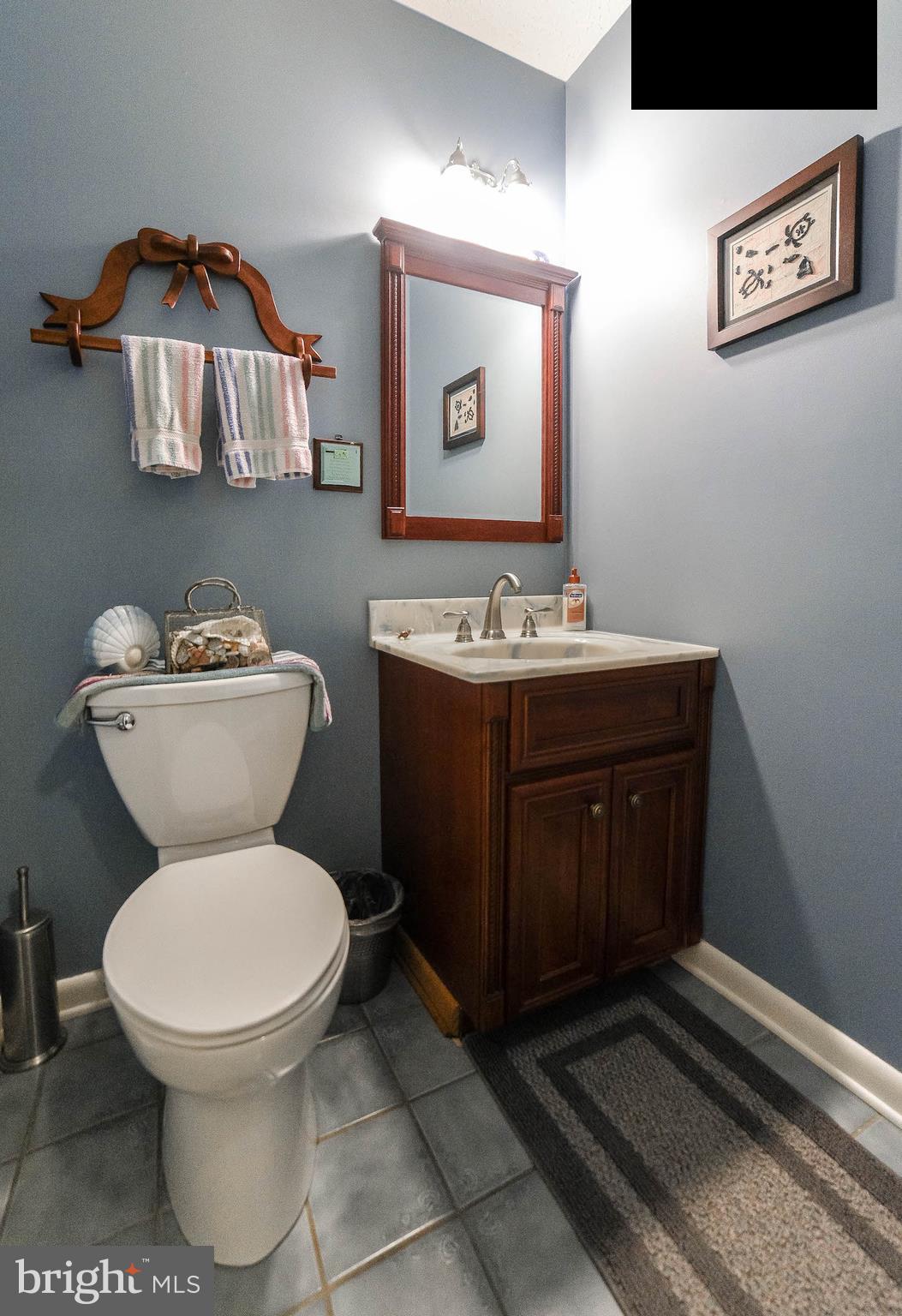 COUNTRY LAKES - Residential