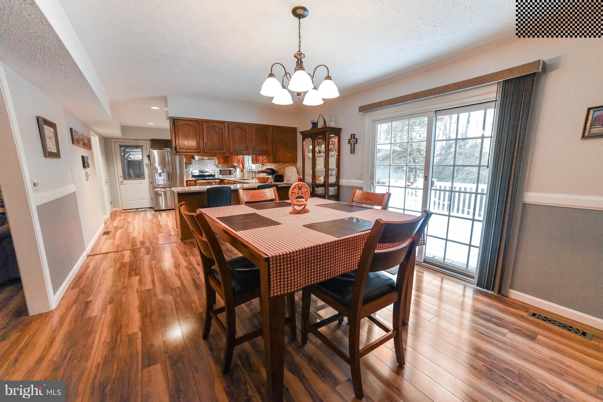 COUNTRY LAKES - Residential