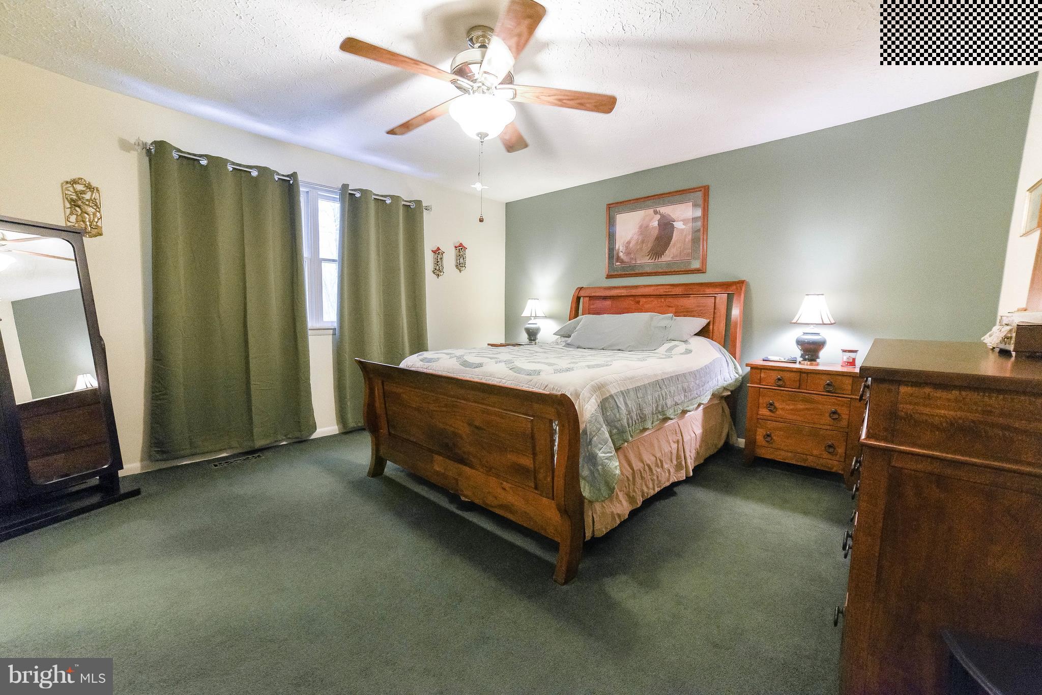 COUNTRY LAKES - Residential