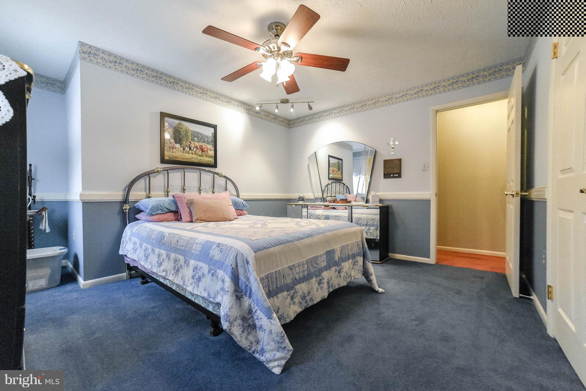 COUNTRY LAKES - Residential