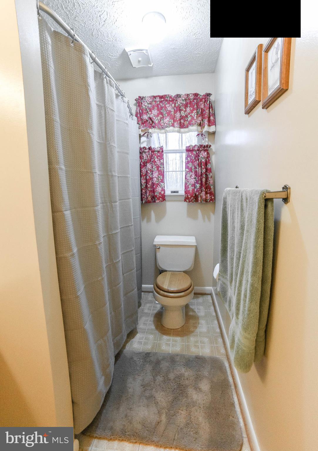 COUNTRY LAKES - Residential