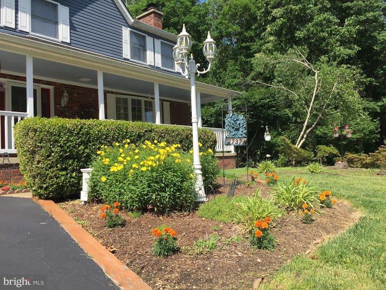 COUNTRY LAKES - Residential