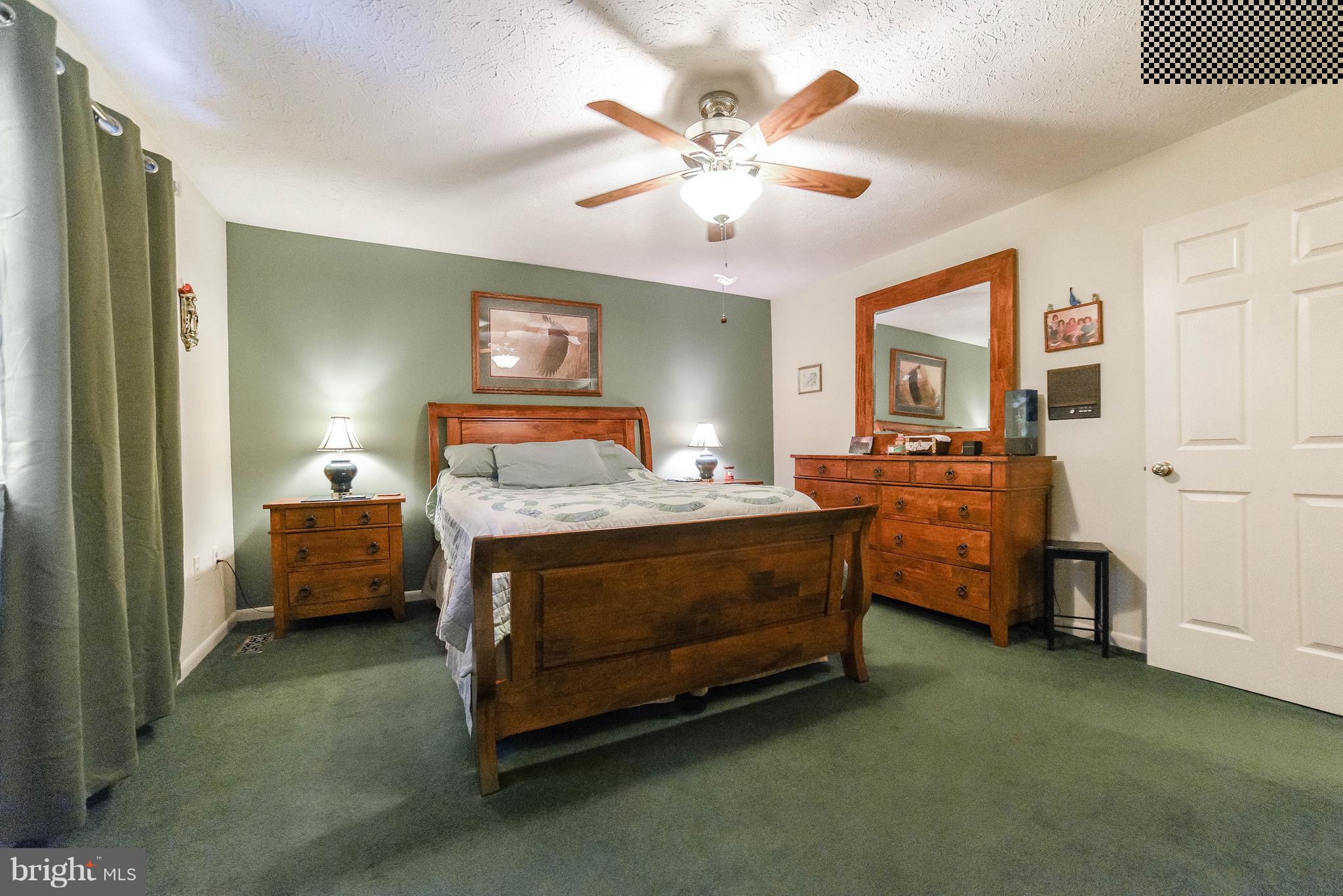 COUNTRY LAKES - Residential