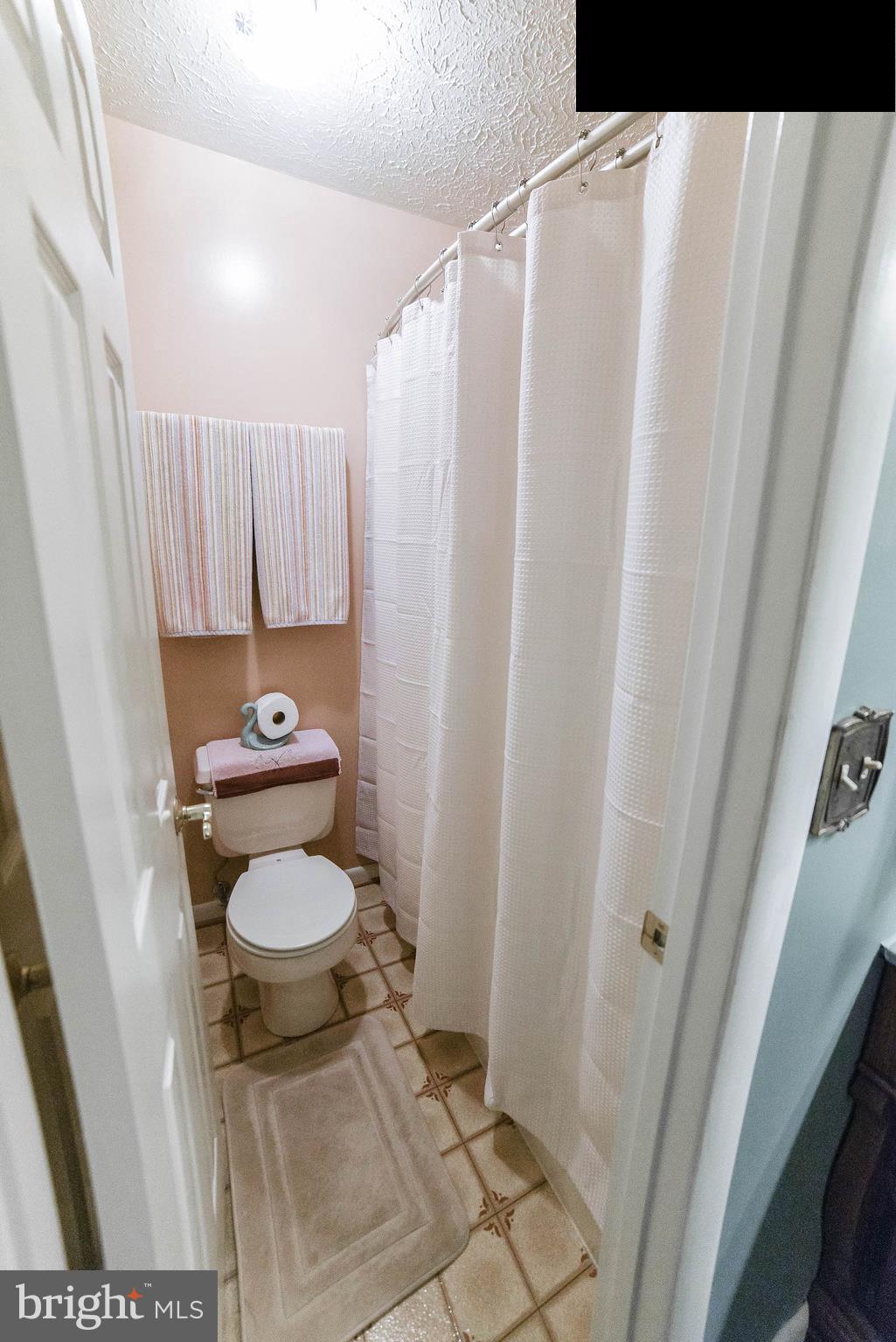 COUNTRY LAKES - Residential