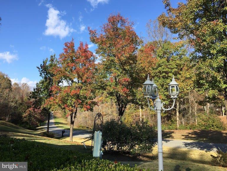 COUNTRY LAKES - Residential