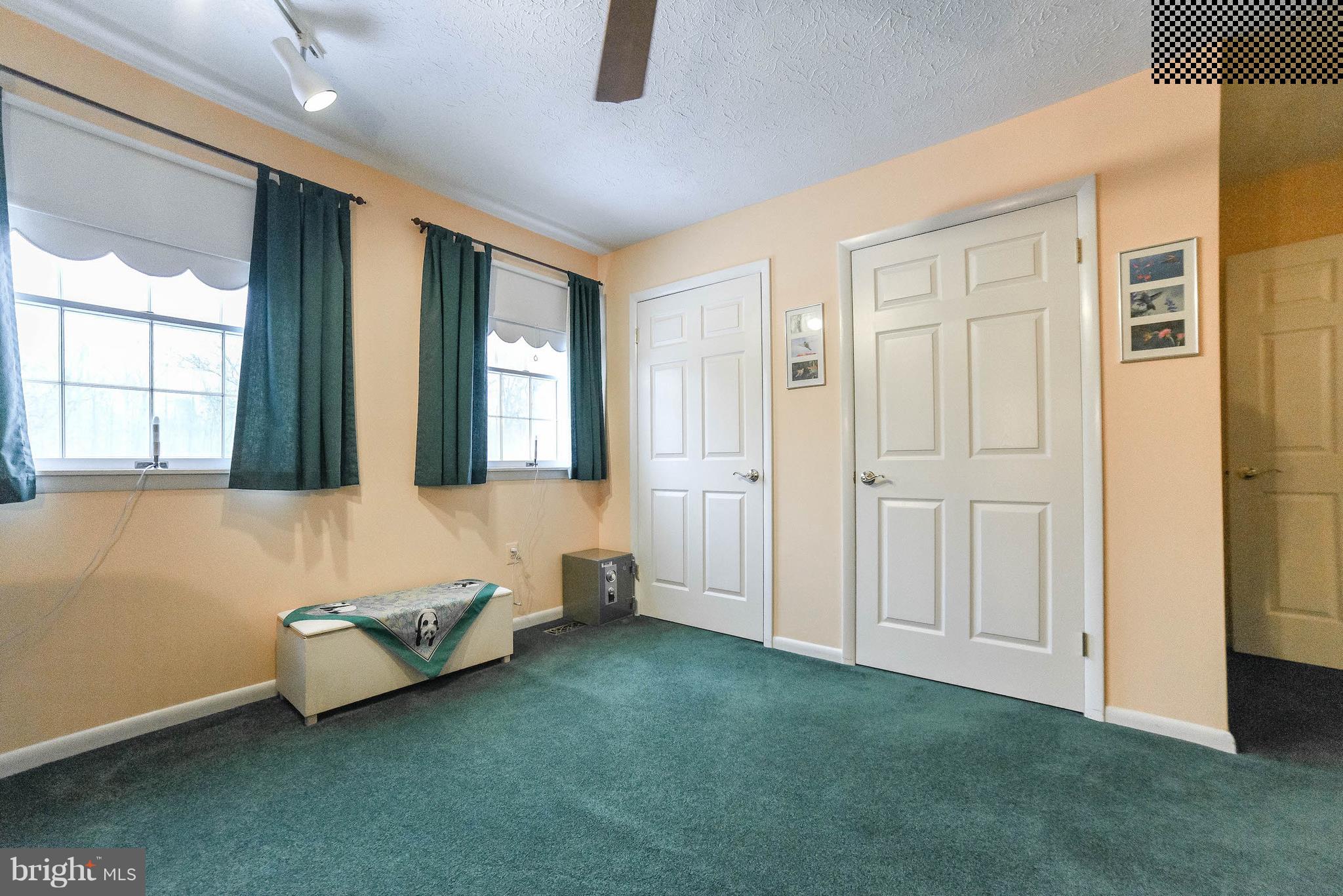 COUNTRY LAKES - Residential