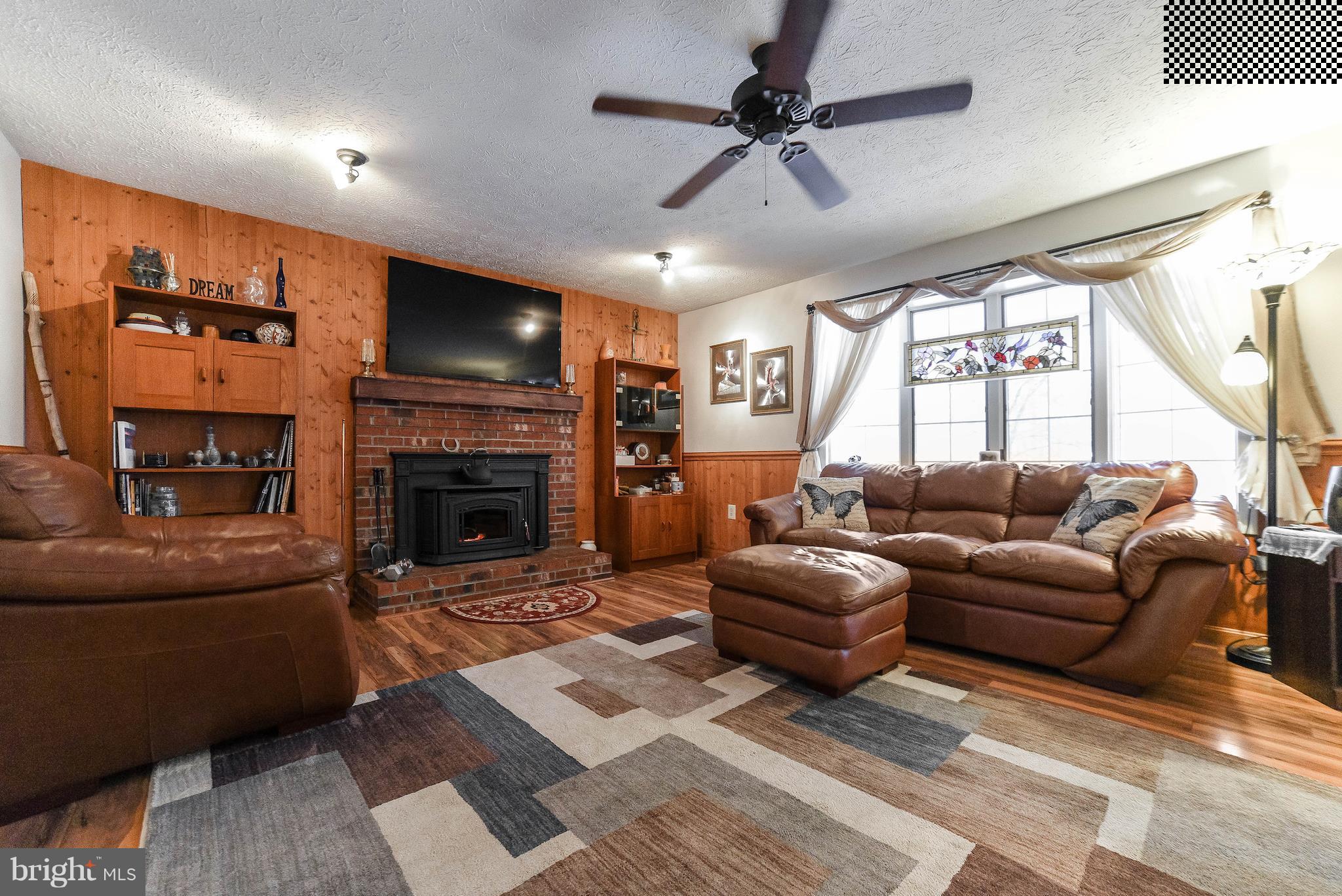 COUNTRY LAKES - Residential