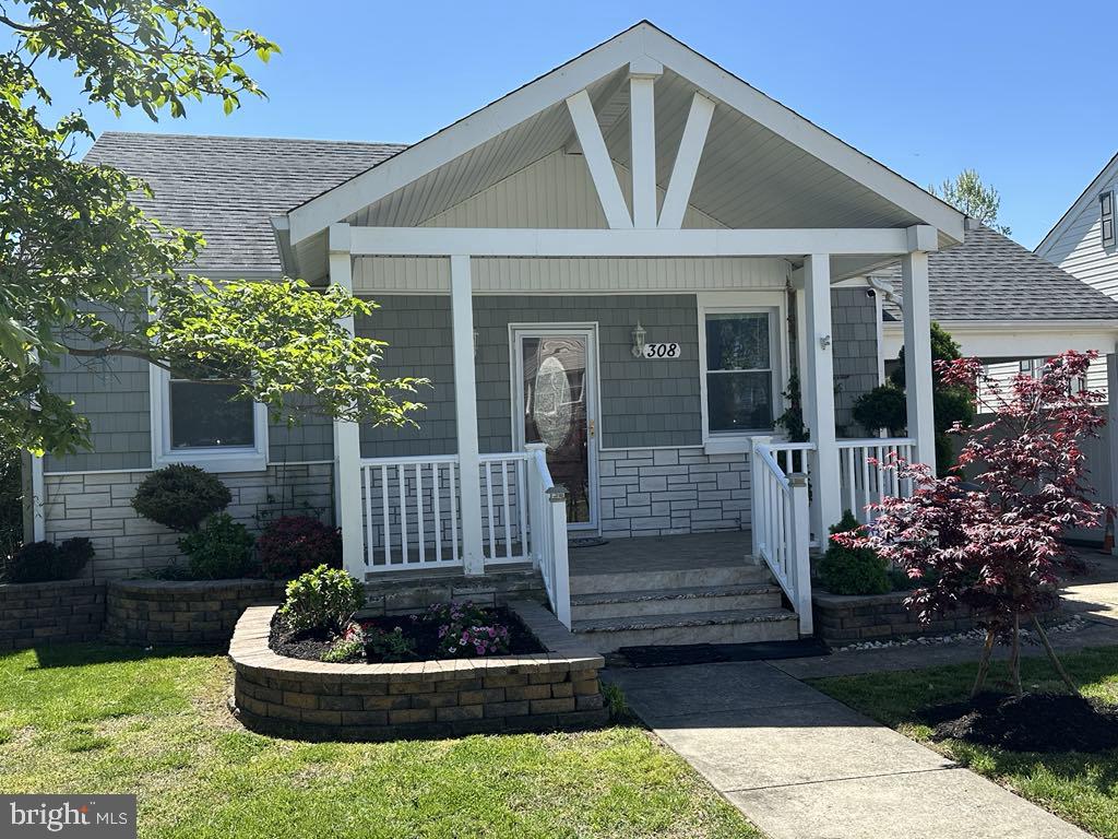 GRAY MANOR - Residential