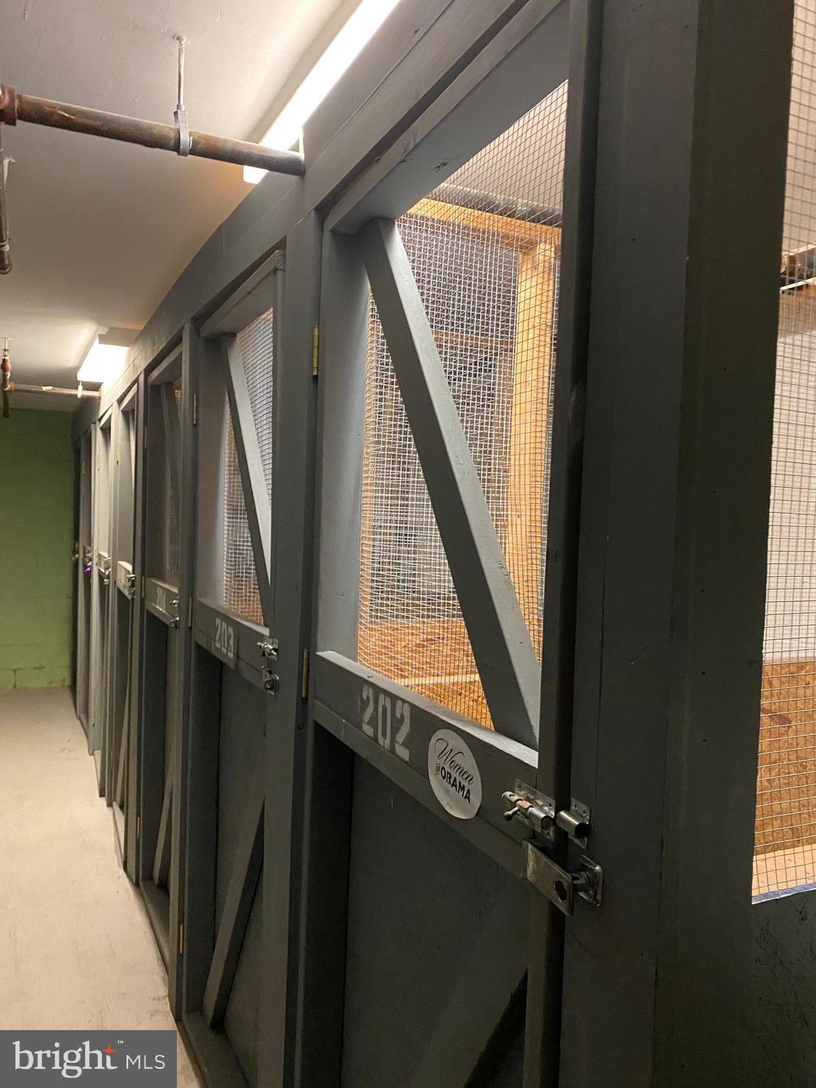 HUNTCREST CONDOMINIUM - Residential