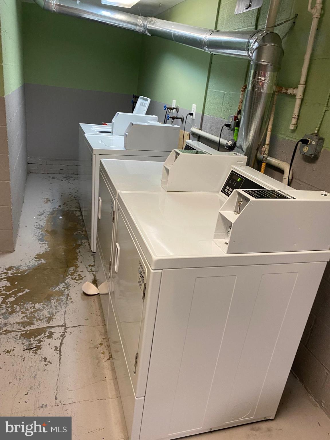 HUNTCREST CONDOMINIUM - Residential