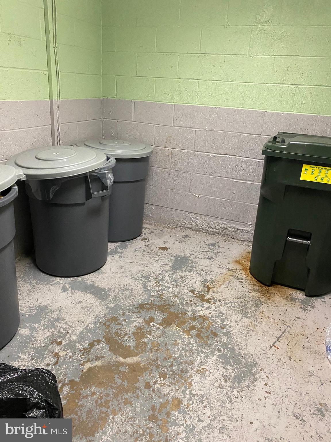 HUNTCREST CONDOMINIUM - Residential