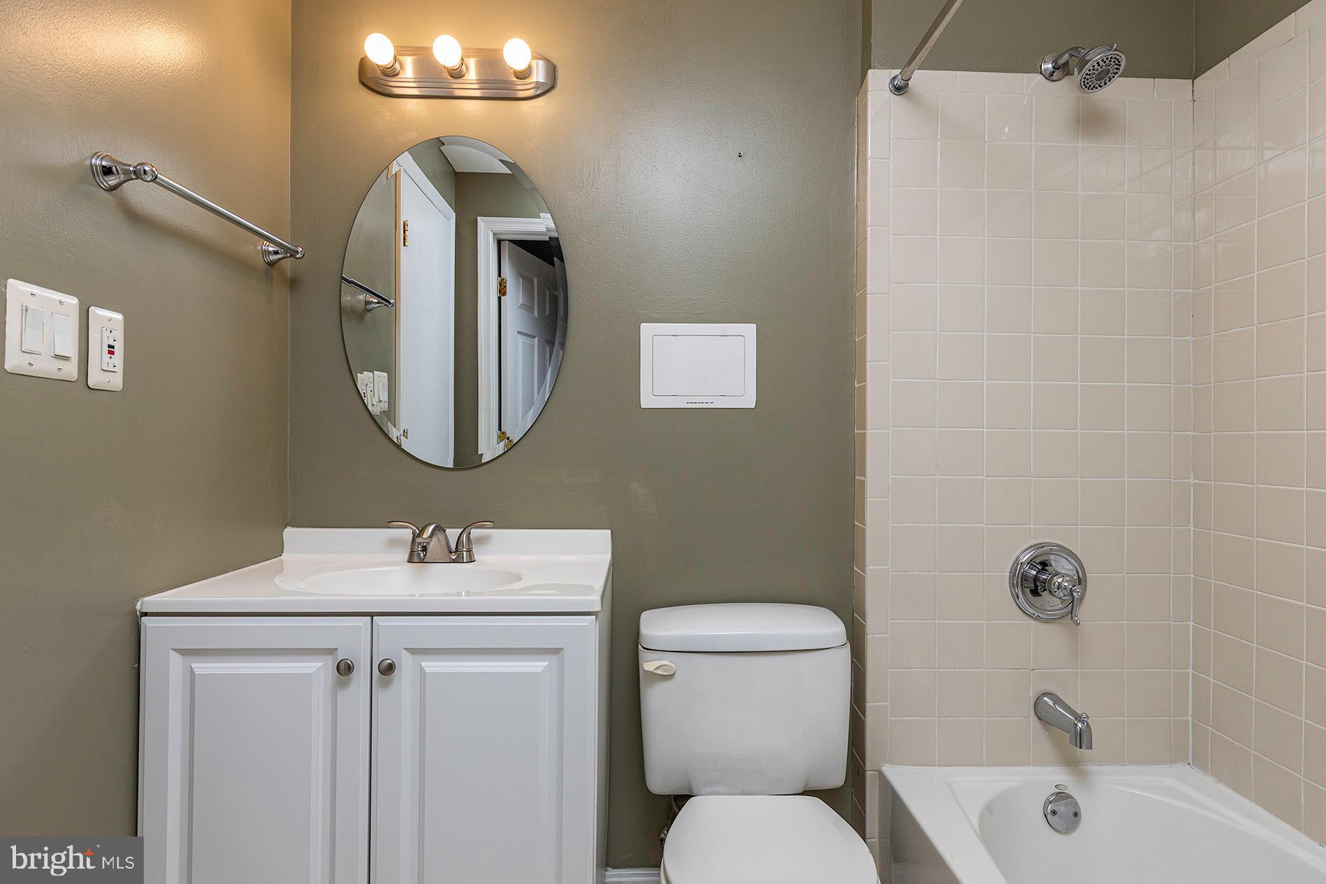 LONDON TOWN WEST - Residential