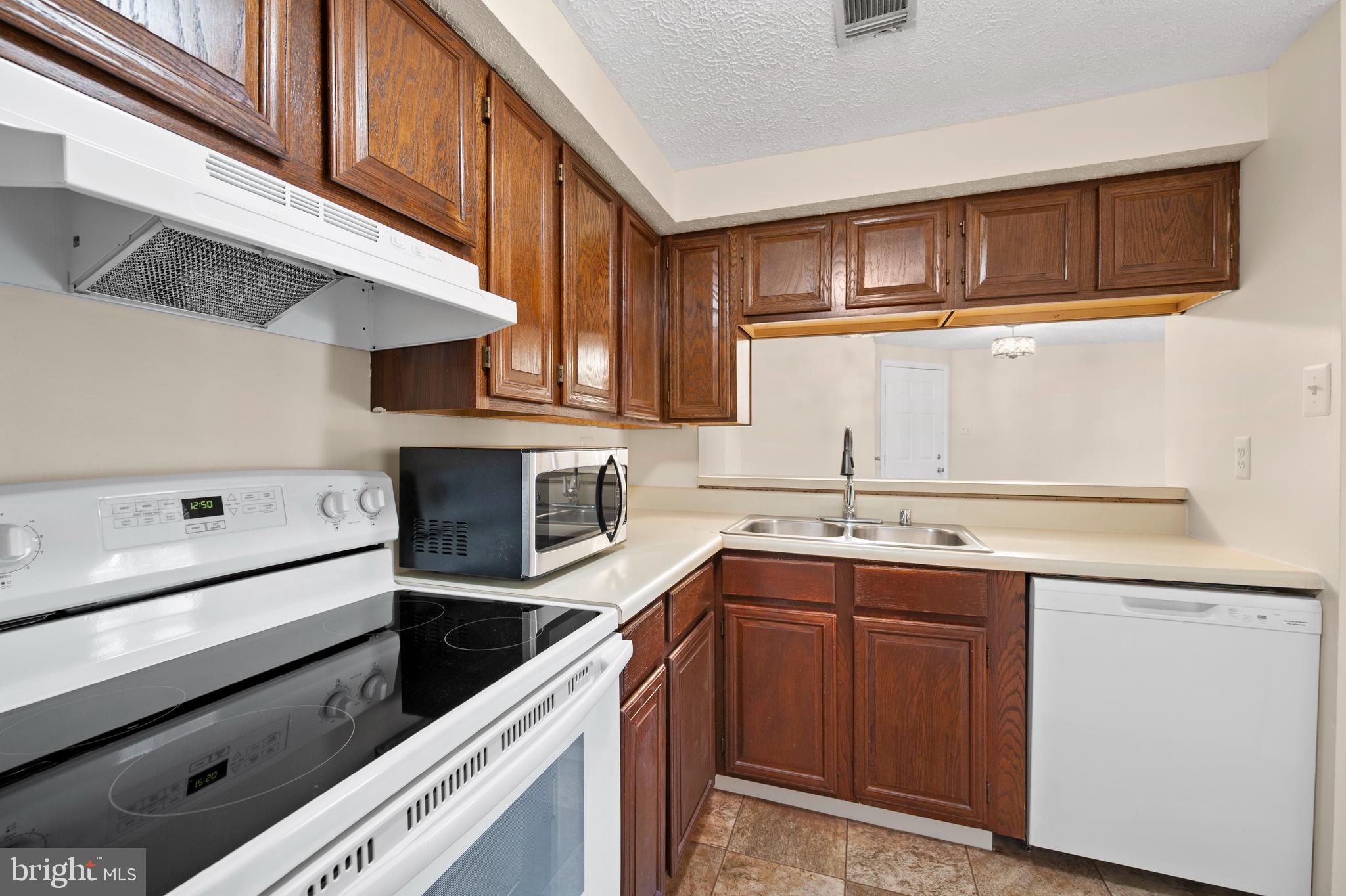 DAMASCUS GARDENS - Residential Lease