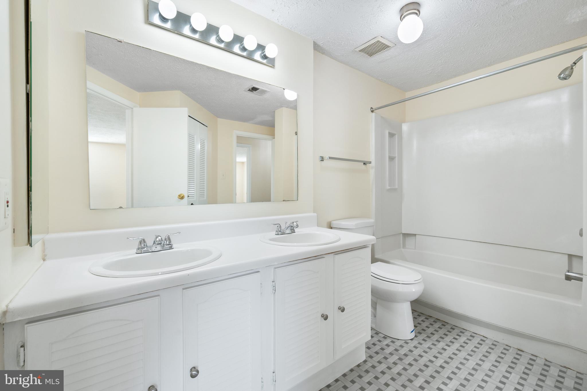 DAMASCUS GARDENS - Residential Lease