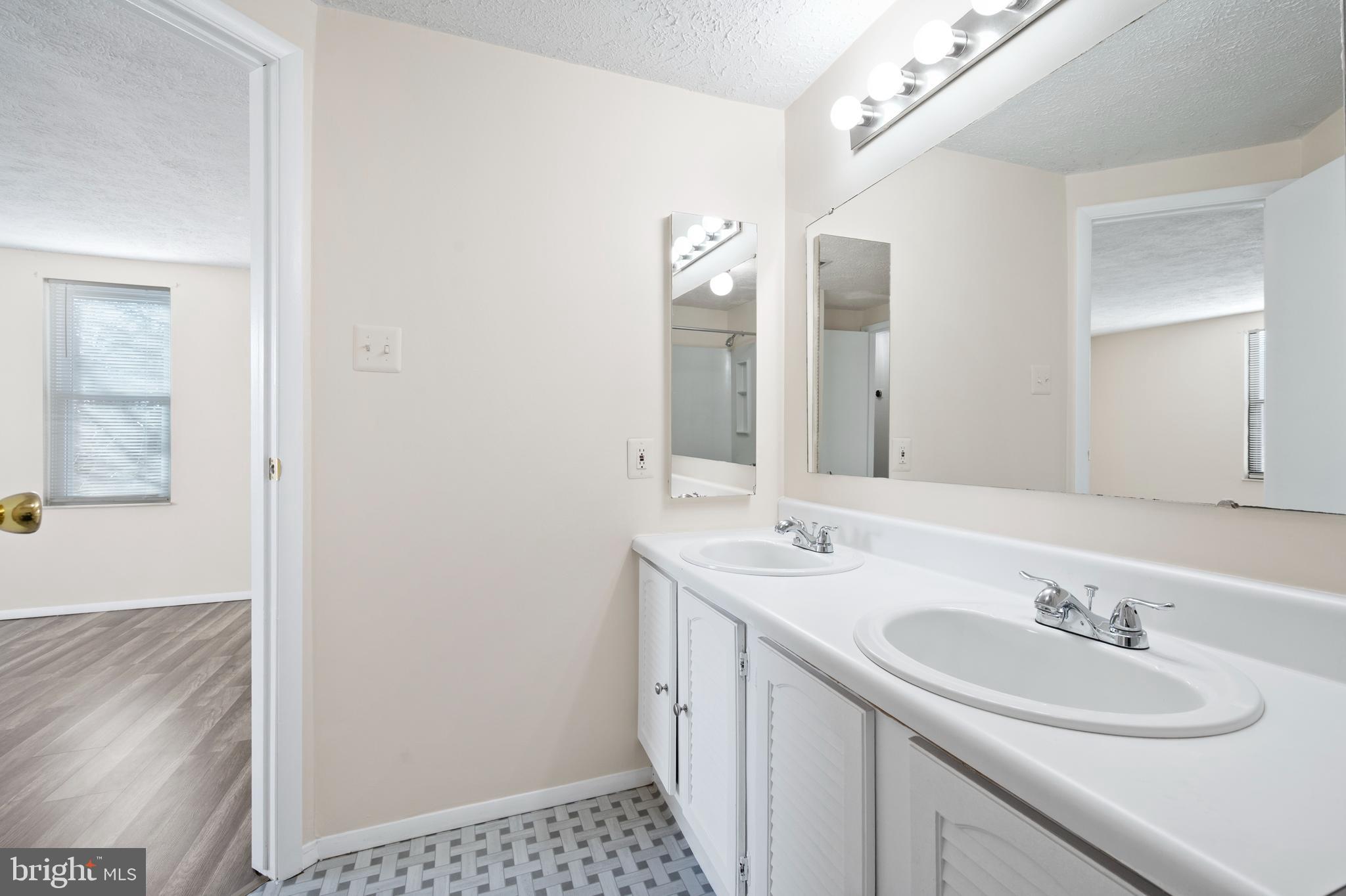 DAMASCUS GARDENS - Residential Lease