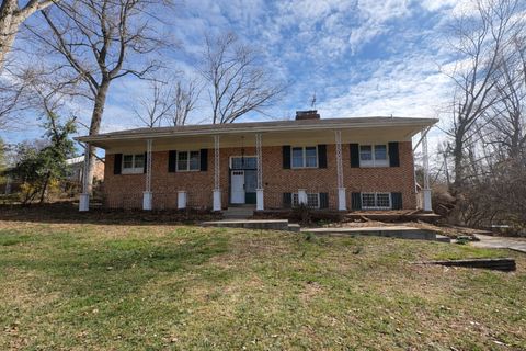 Photo of 2435 Hunter Mill Road, VIENNA, VA 22181 (MLS # VAFX2300674)