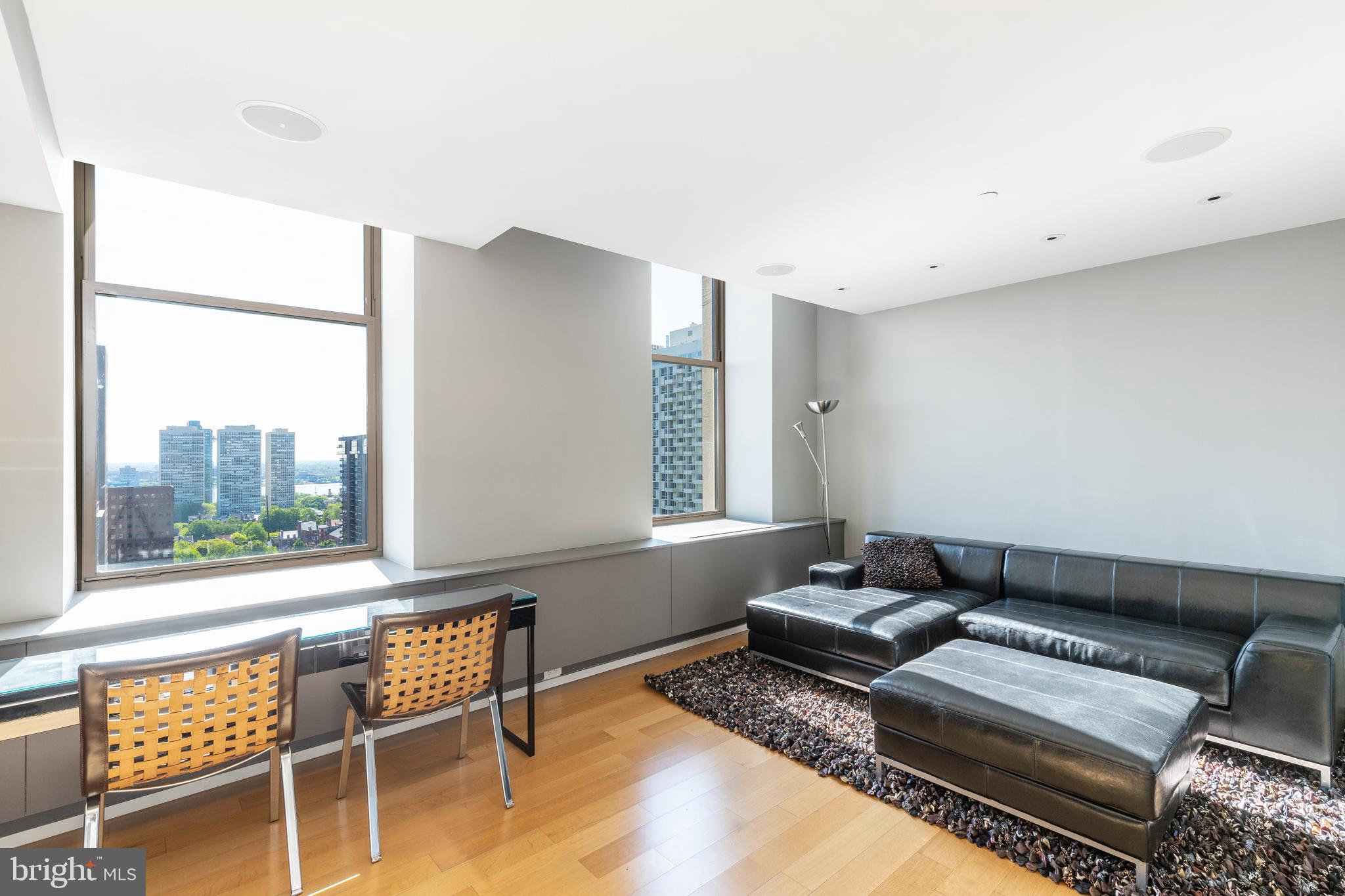 SOCIETY HILL - Residential