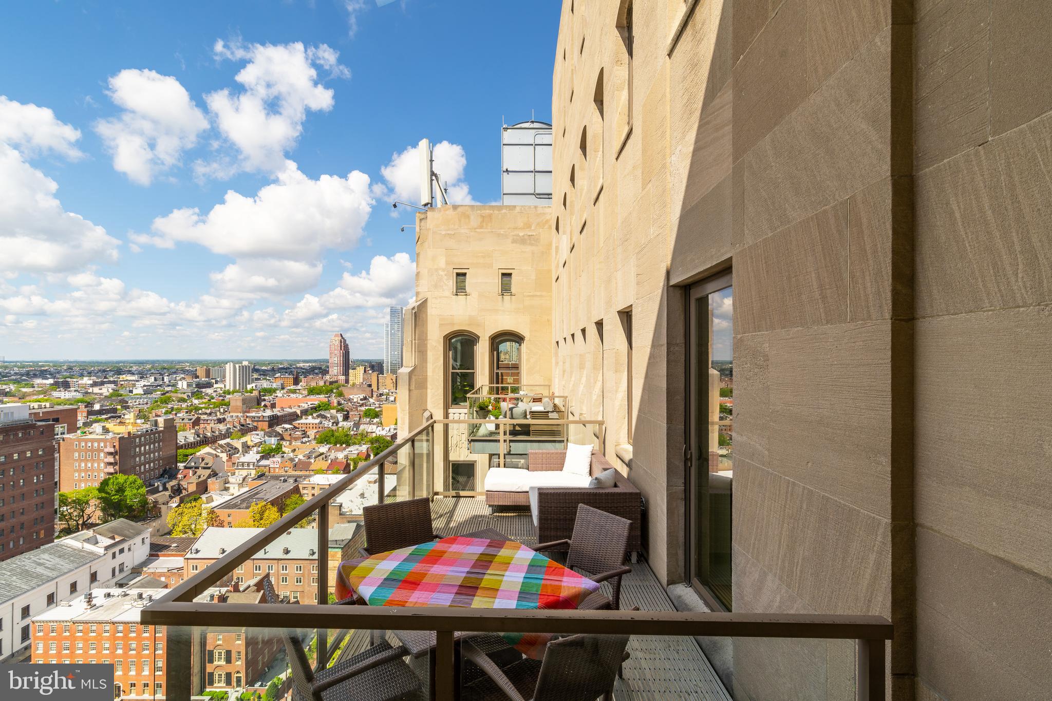 SOCIETY HILL - Residential