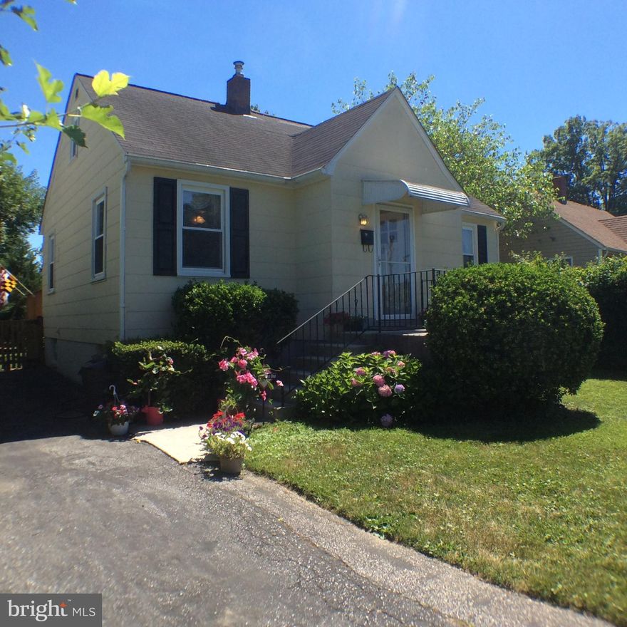 CHARMING & UPDTD CAPE COD! BEAUTFL LIGHT FILLED NEW KITCH W/GRANITE,S/S APPL & OPEN CONCEPT! EXIT OUT FM KITCH TO A DECK. PRIVATE & SCENIC LVL FENCED YD W/CUSTOM SHED. MAIN LVL BR'S & UPDTD FULL BATH; 2 UPPER BEDRMS & 1/2 BATH;NEUT CARPET,HARDWDS,REPL WNDWS;COZY LOWER LVL PARTIALLY FINISHED W/FULL BATH; NEW ROOF, NEWER HWH,NEWER SUMP PUMP & MORE! OWNER CAN SETTLE IN 30 DAYS!ONE-YEAR HOME WARRANTY!