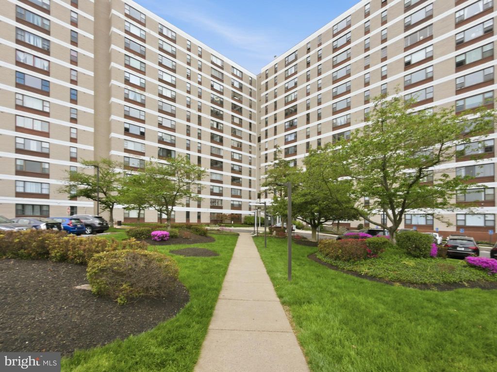 Photo of 4600 Duke Street #519, ALEXANDRIA, VA 22304 (MLS # VAAX2059098)