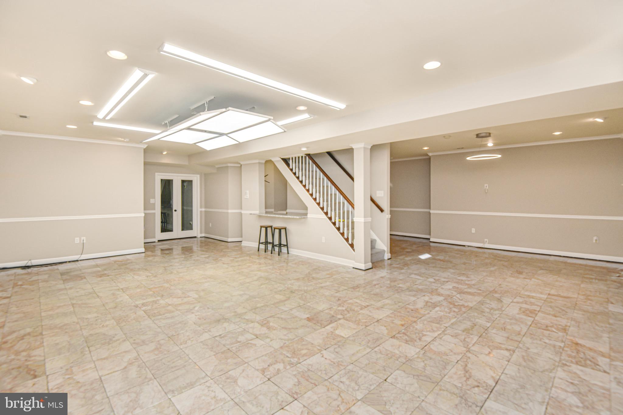 BROAD RUN OAKS - Residential