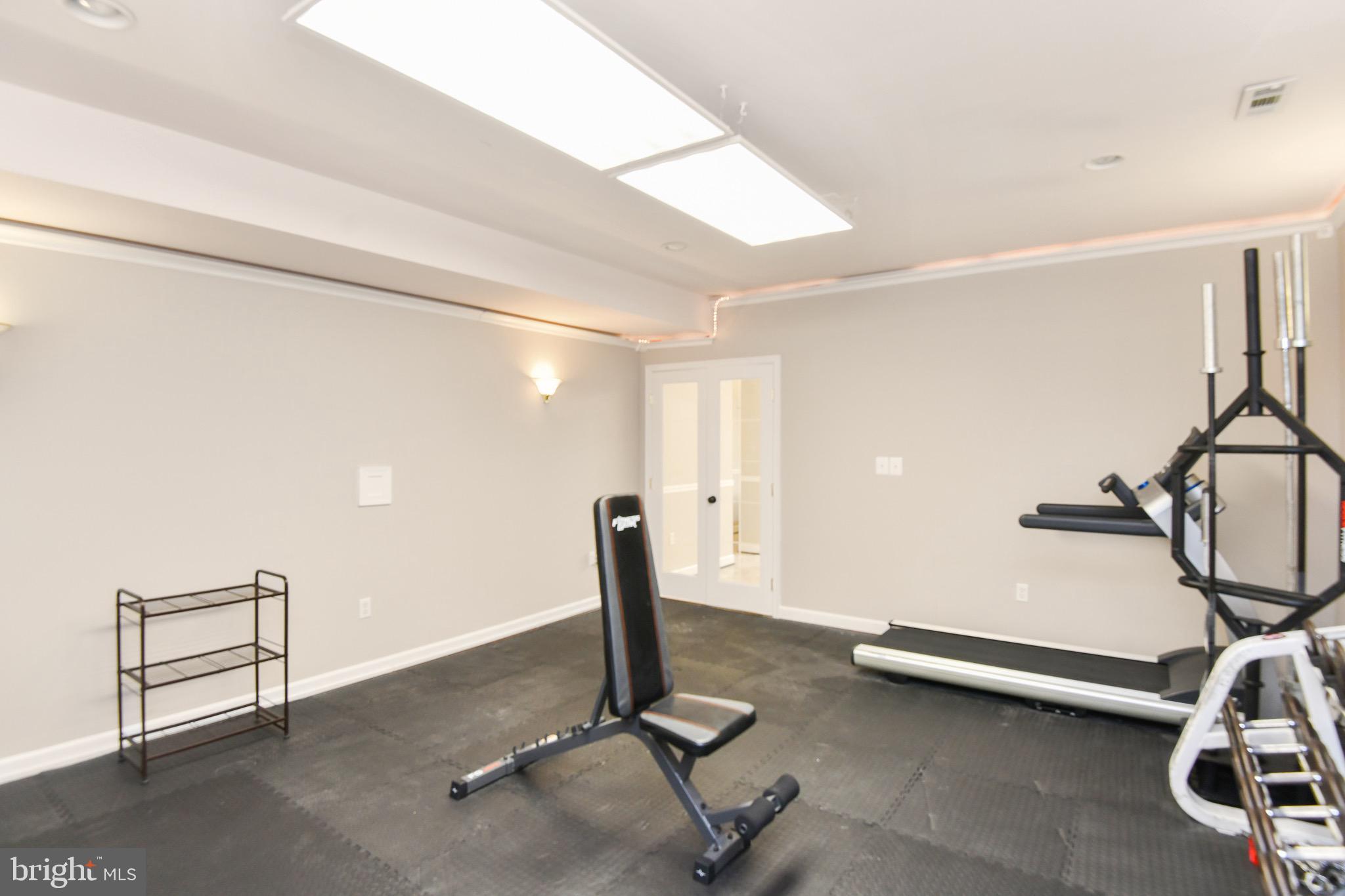 BROAD RUN OAKS - Residential