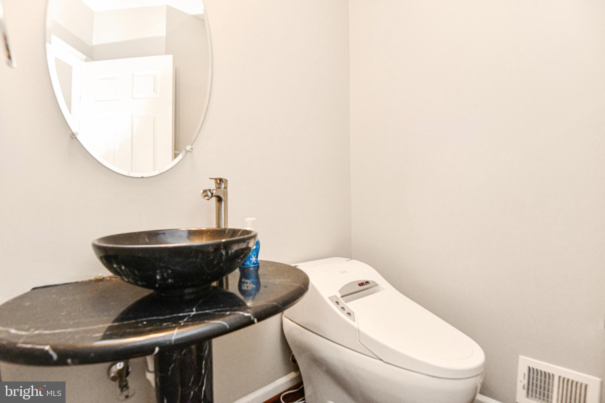 BROAD RUN OAKS - Residential