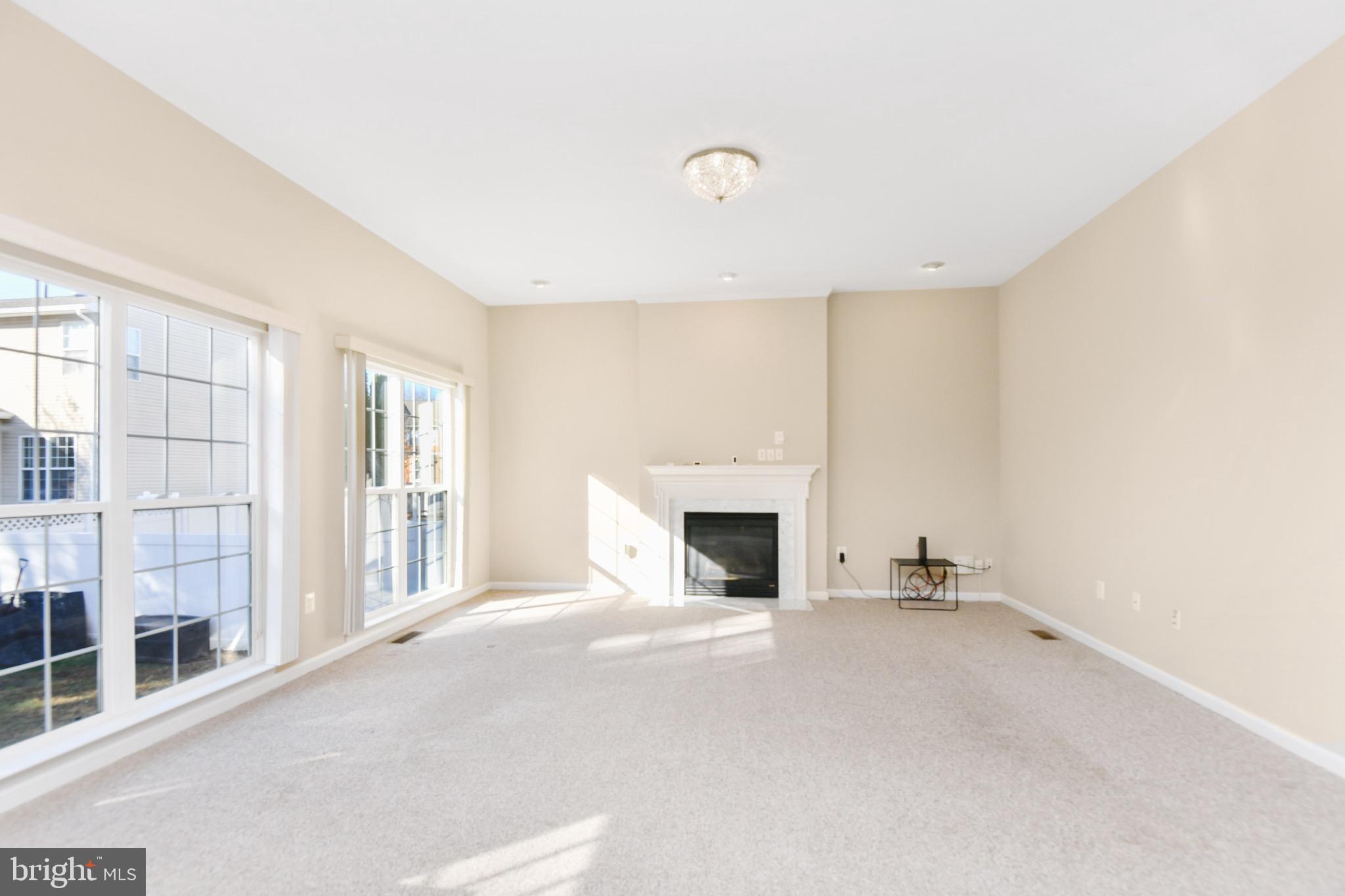 BROAD RUN OAKS - Residential