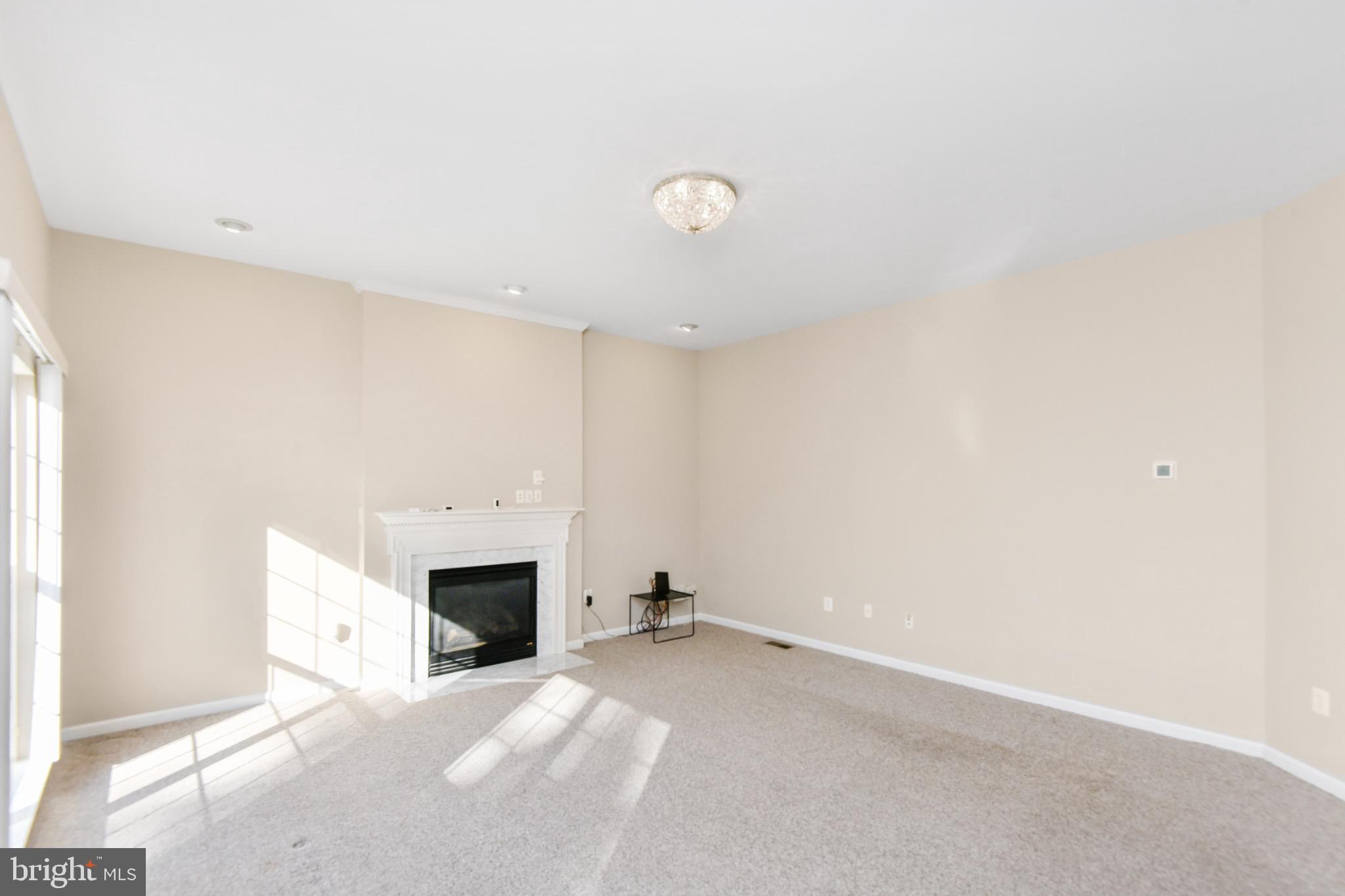 BROAD RUN OAKS - Residential