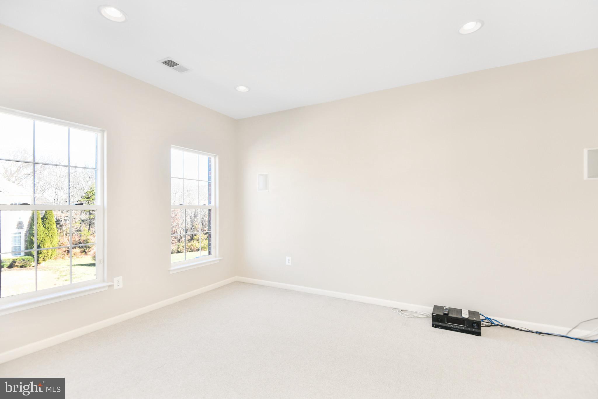 BROAD RUN OAKS - Residential