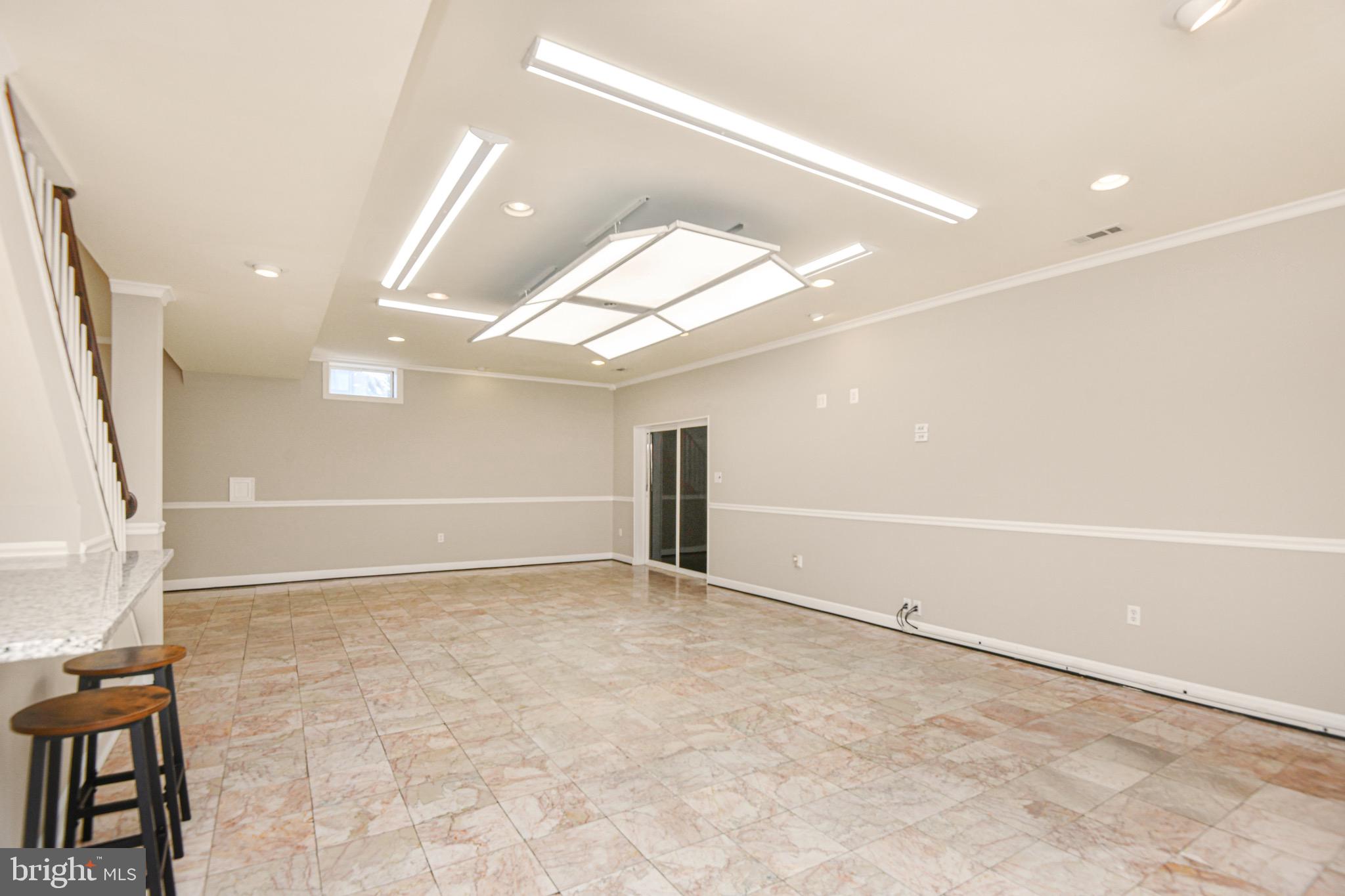 BROAD RUN OAKS - Residential