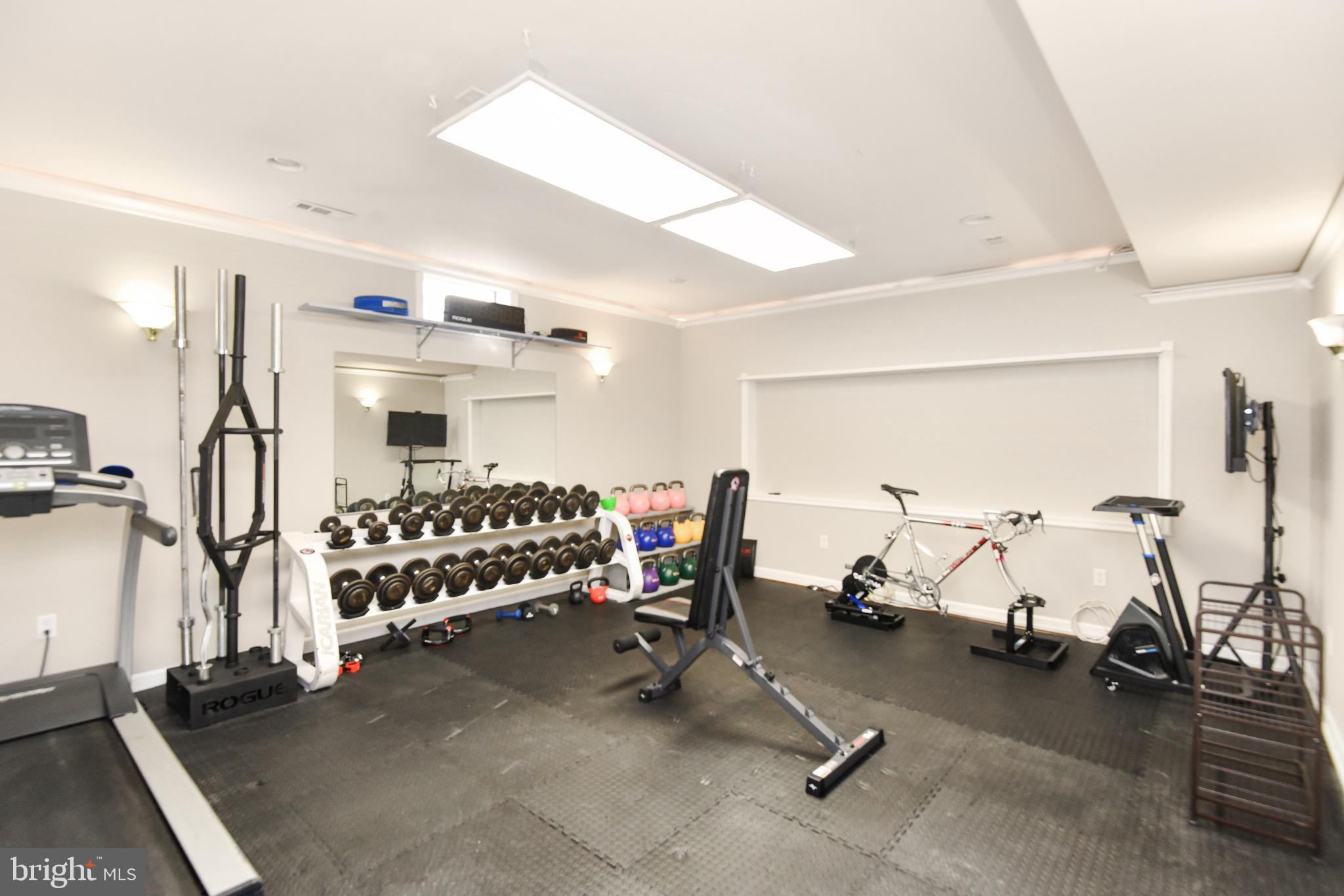 BROAD RUN OAKS - Residential