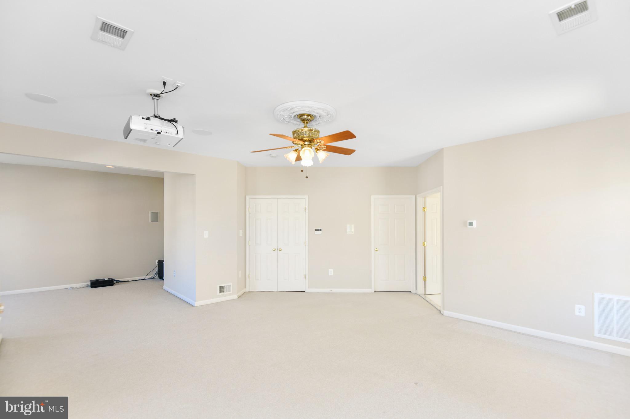 BROAD RUN OAKS - Residential