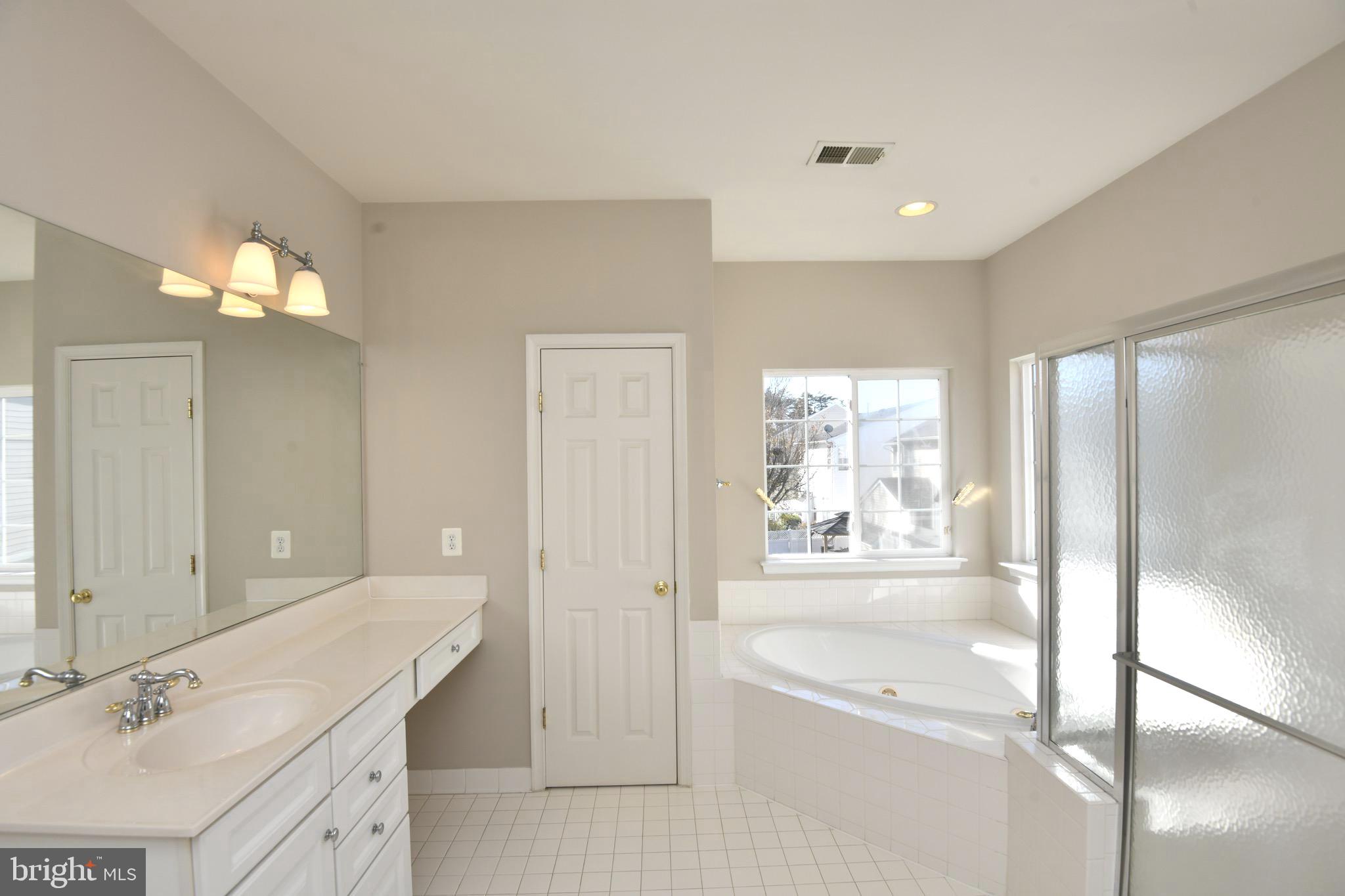 BROAD RUN OAKS - Residential