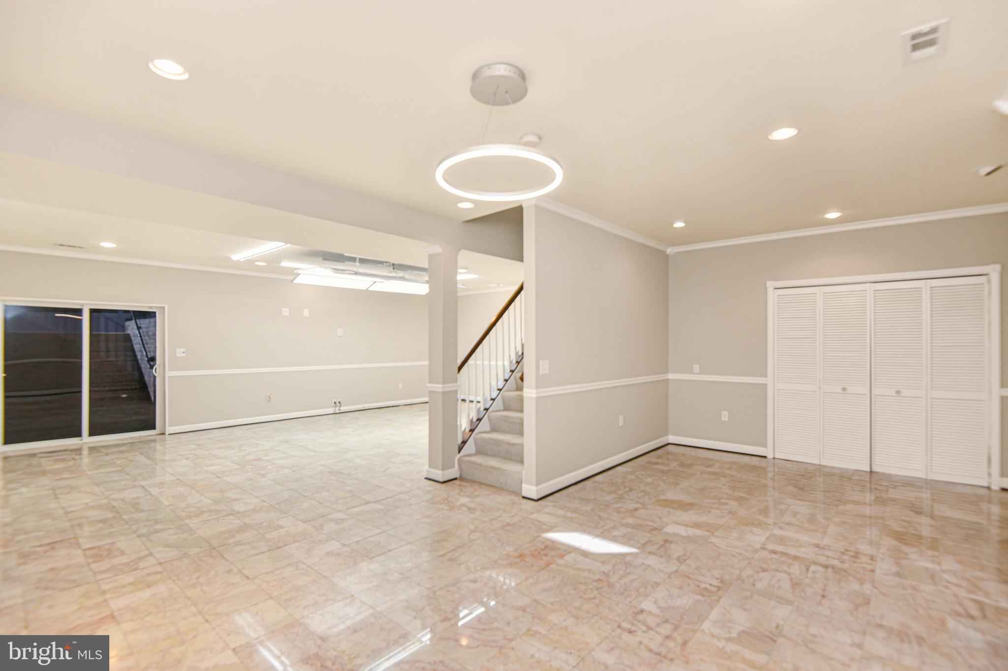 BROAD RUN OAKS - Residential