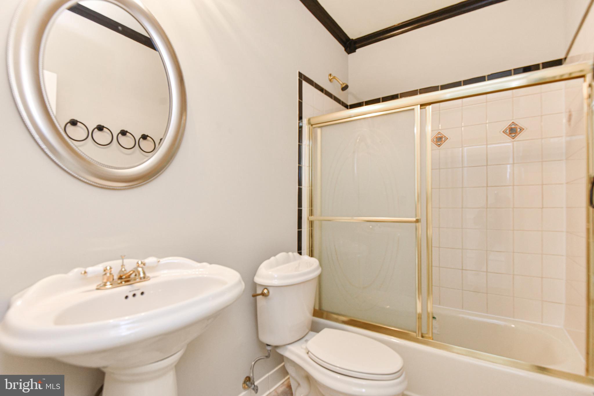 BROAD RUN OAKS - Residential