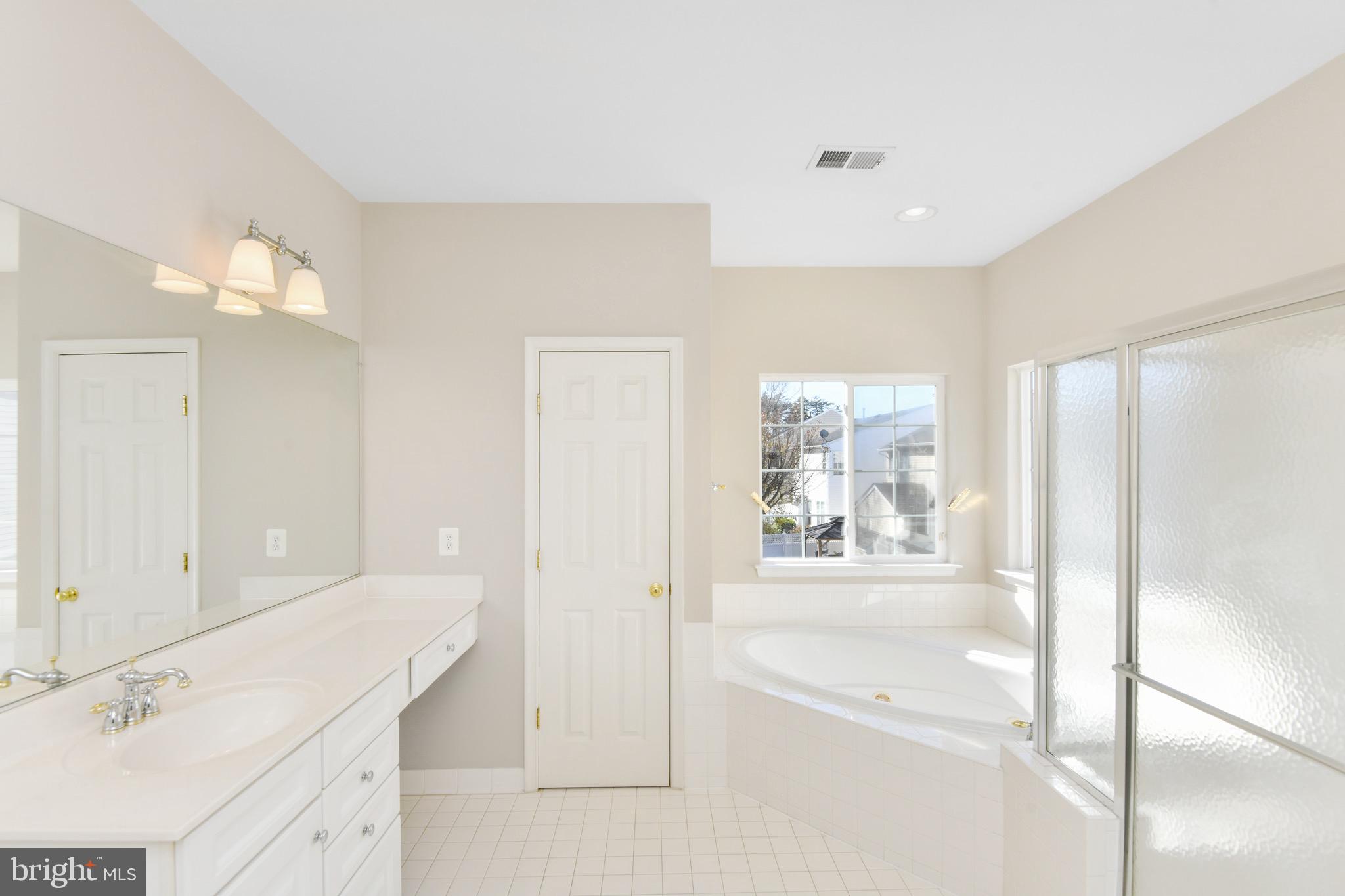 BROAD RUN OAKS - Residential