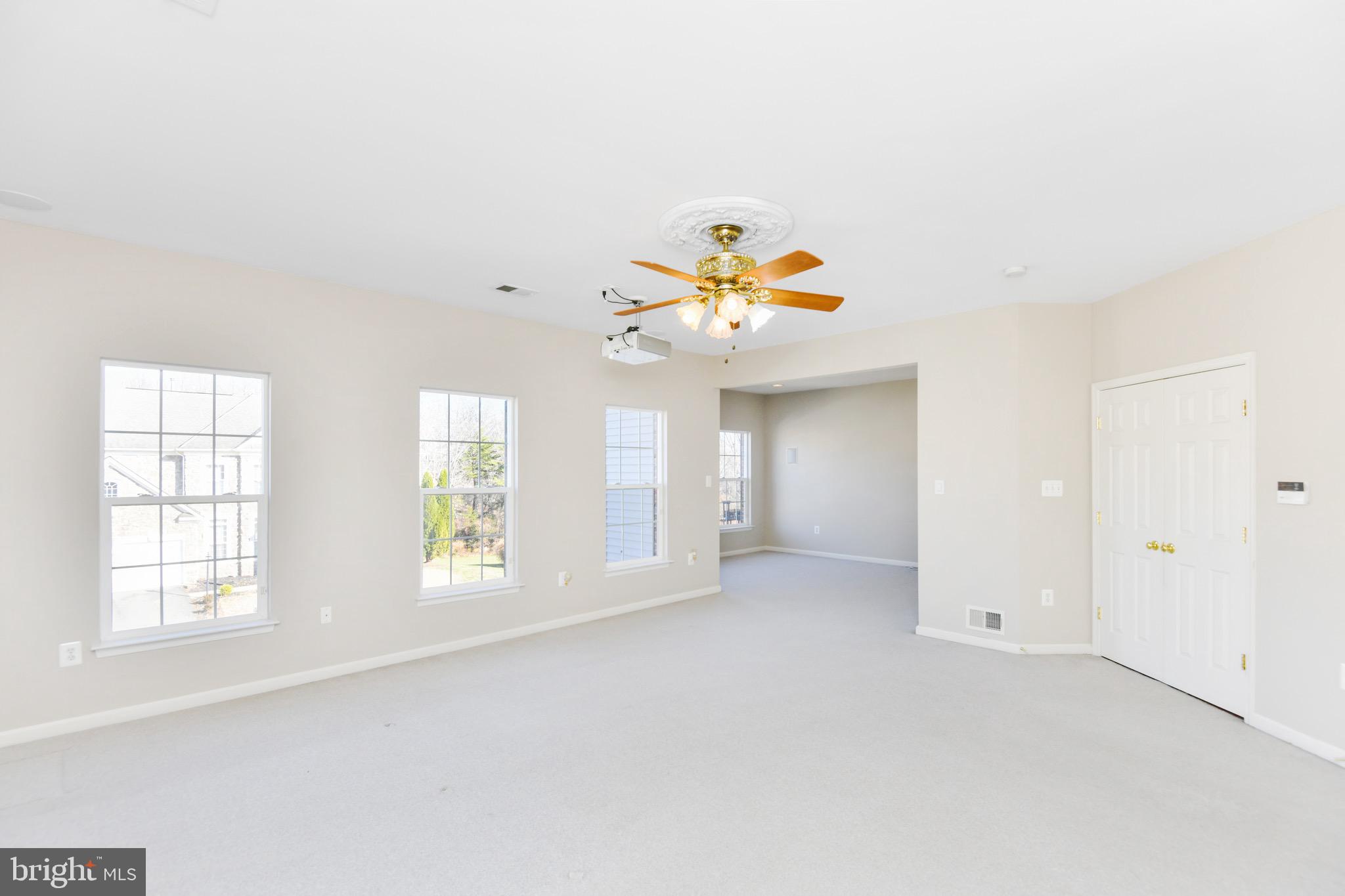 BROAD RUN OAKS - Residential