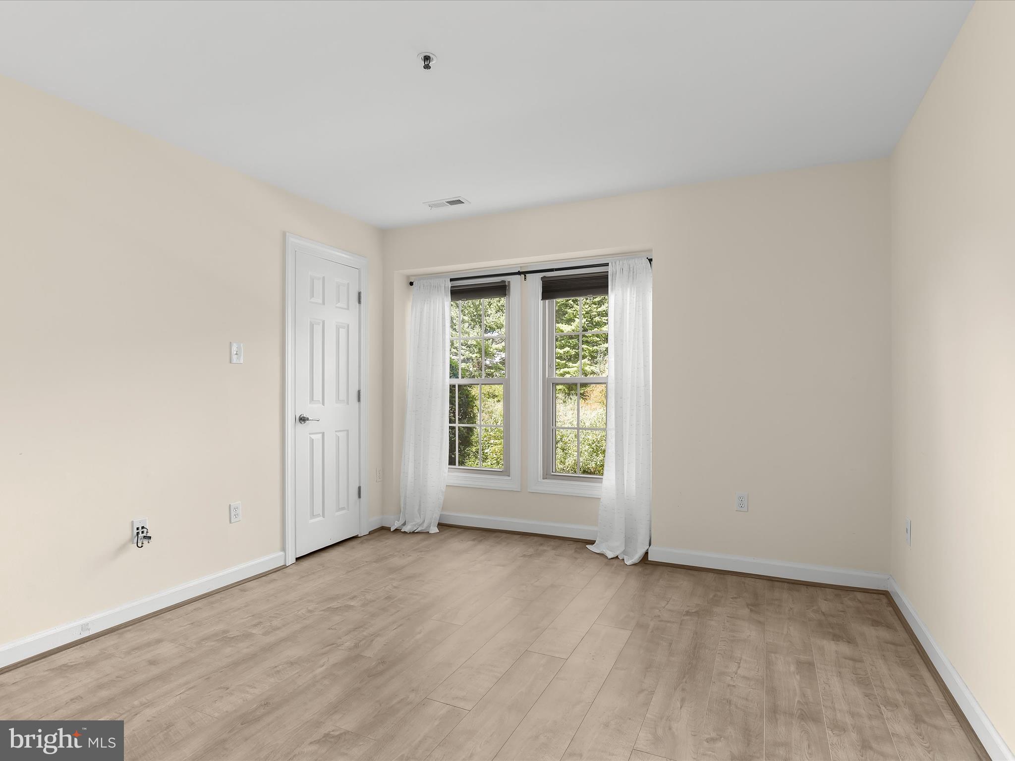 BRENTWOOD CONDO - Residential