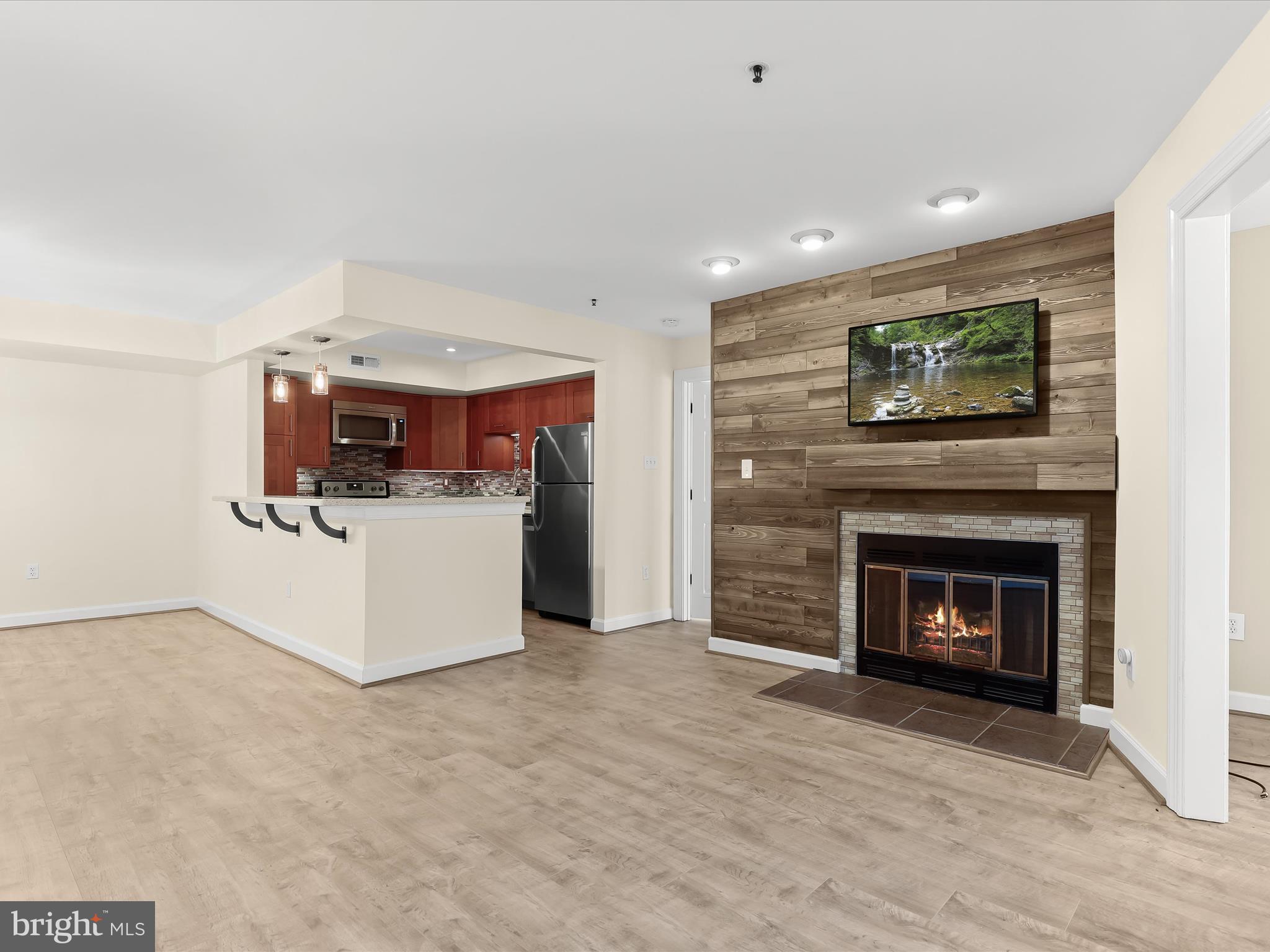 BRENTWOOD CONDO - Residential