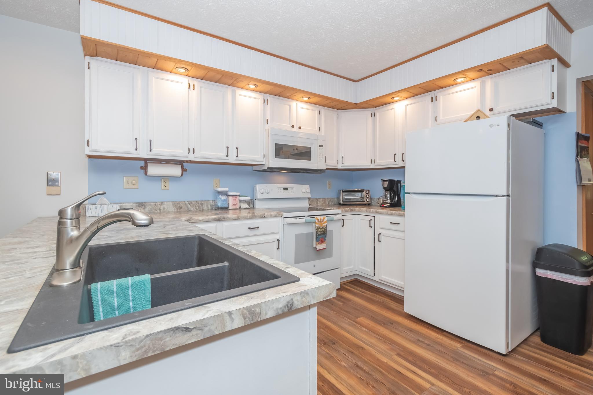 LAUREL BROOK - Residential