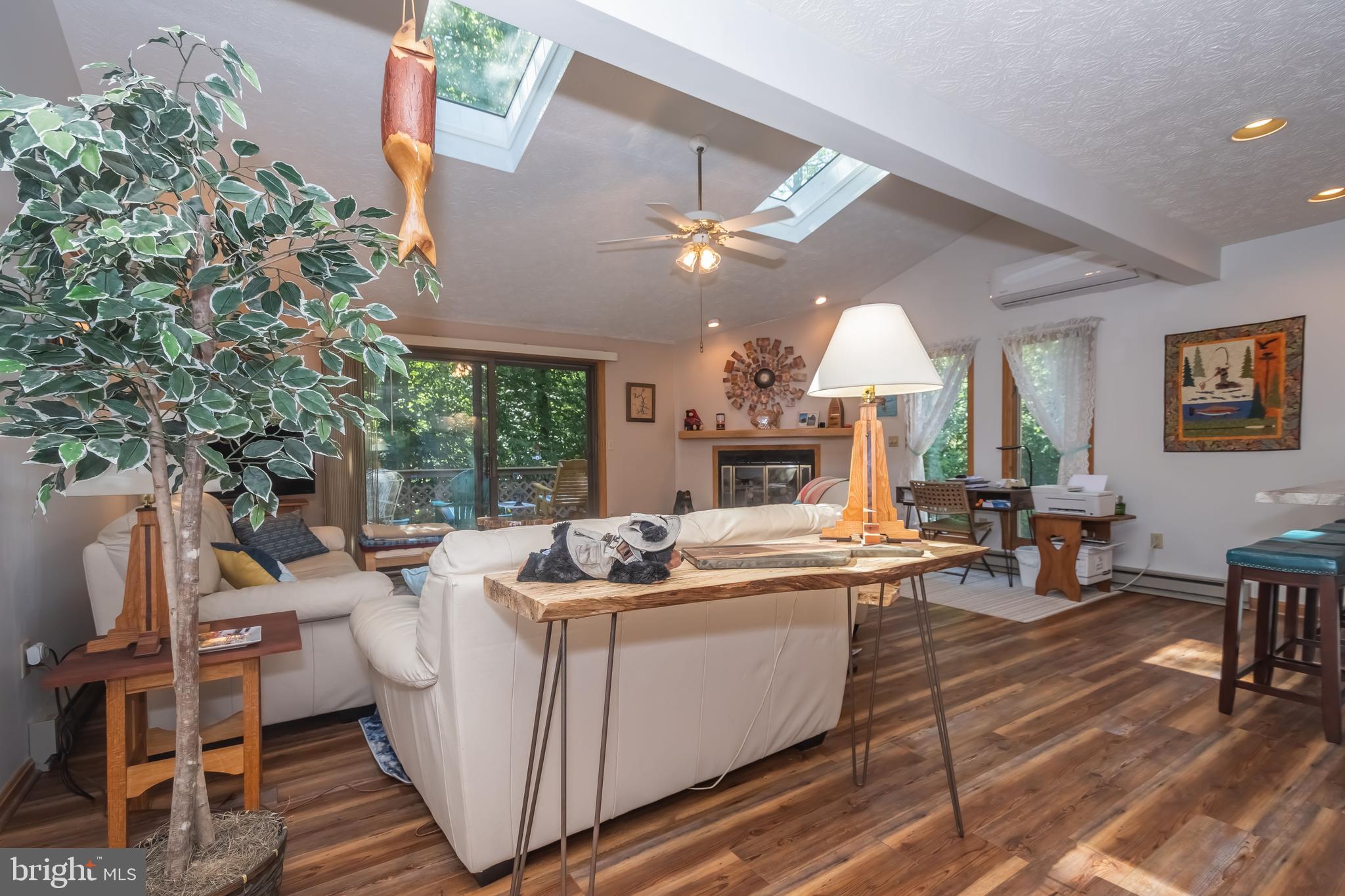 LAUREL BROOK - Residential